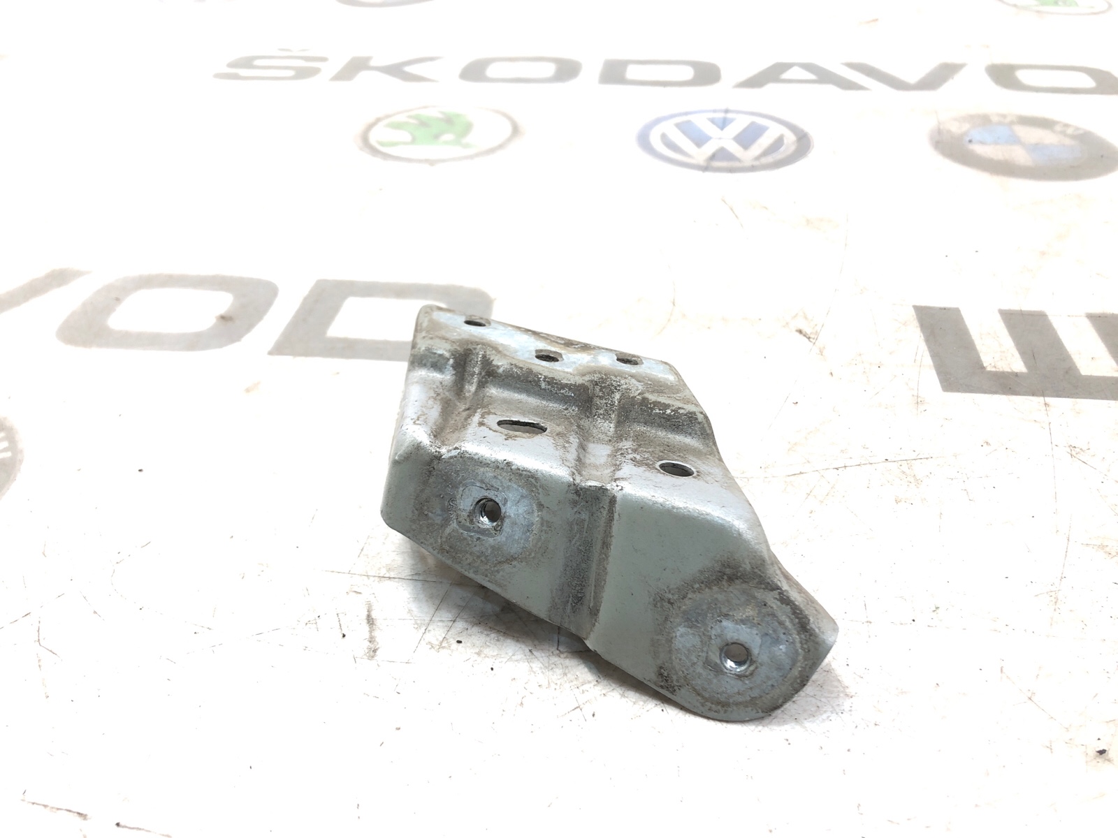 Кронштейн крыла, 1000 рублей, Москва