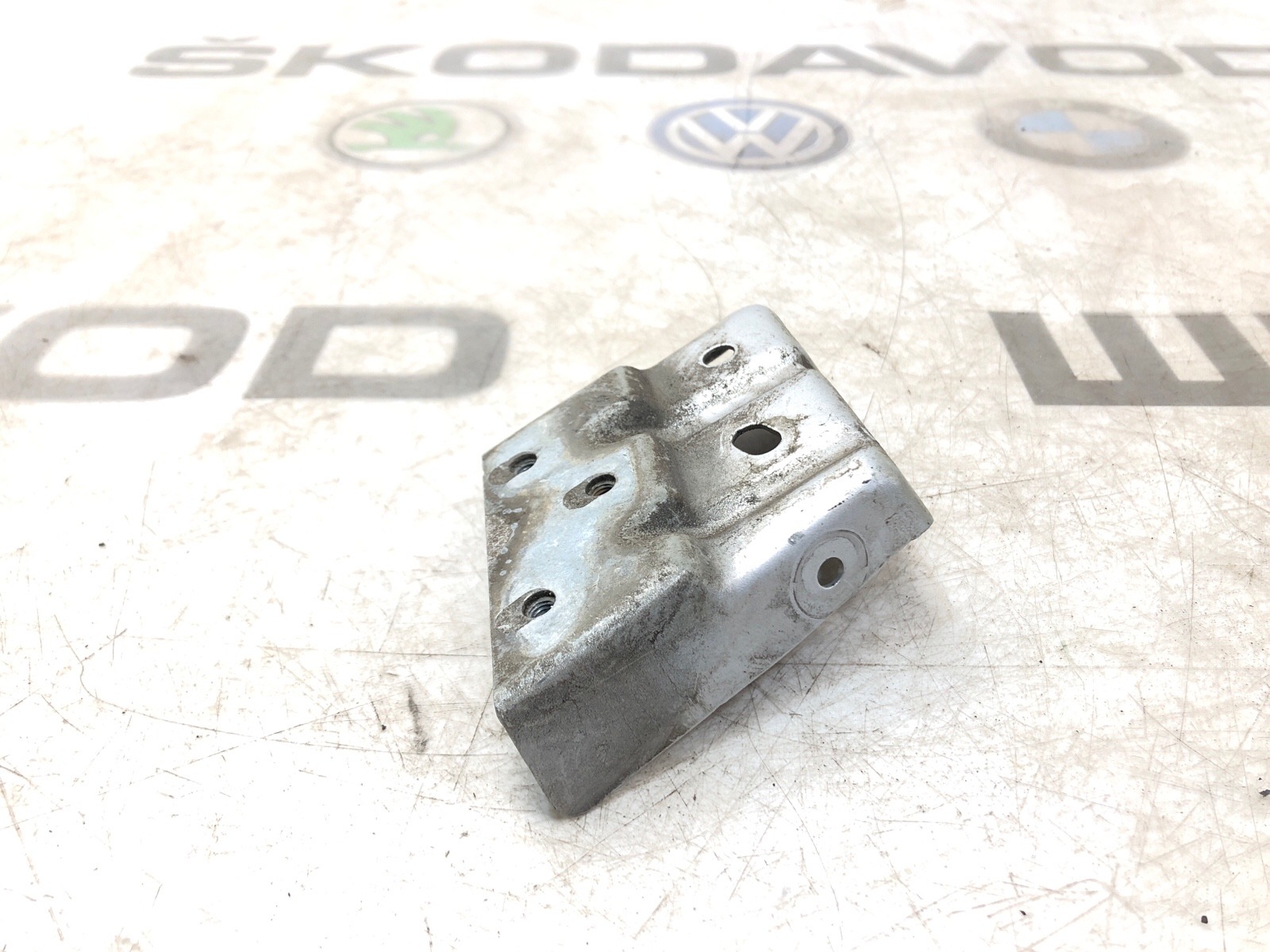 Кронштейн крыла, 1000 рублей, Москва