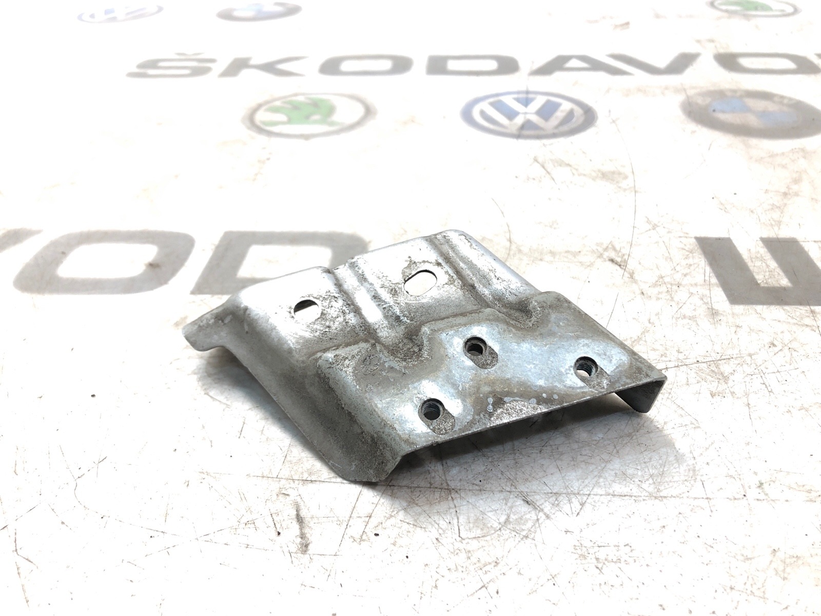 Кронштейн крыла, 1000 рублей, Москва