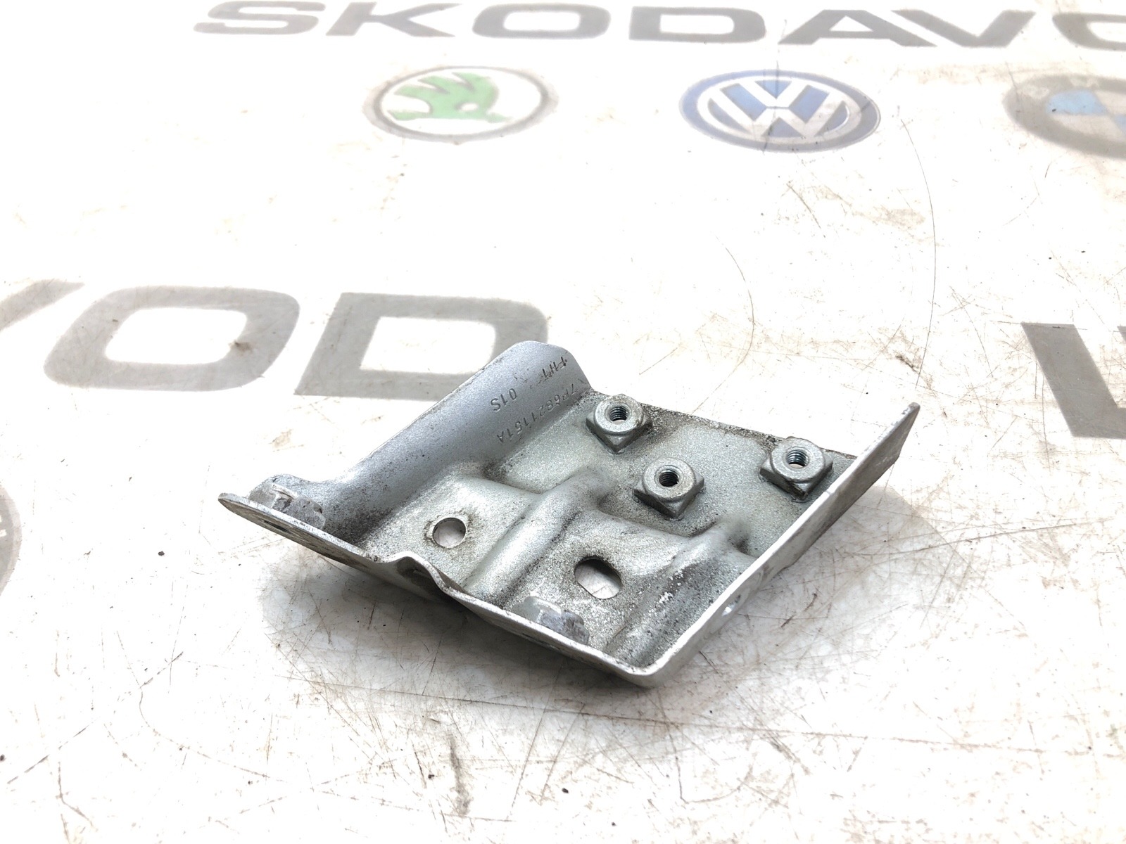 Кронштейн крыла, 1000 рублей, Москва