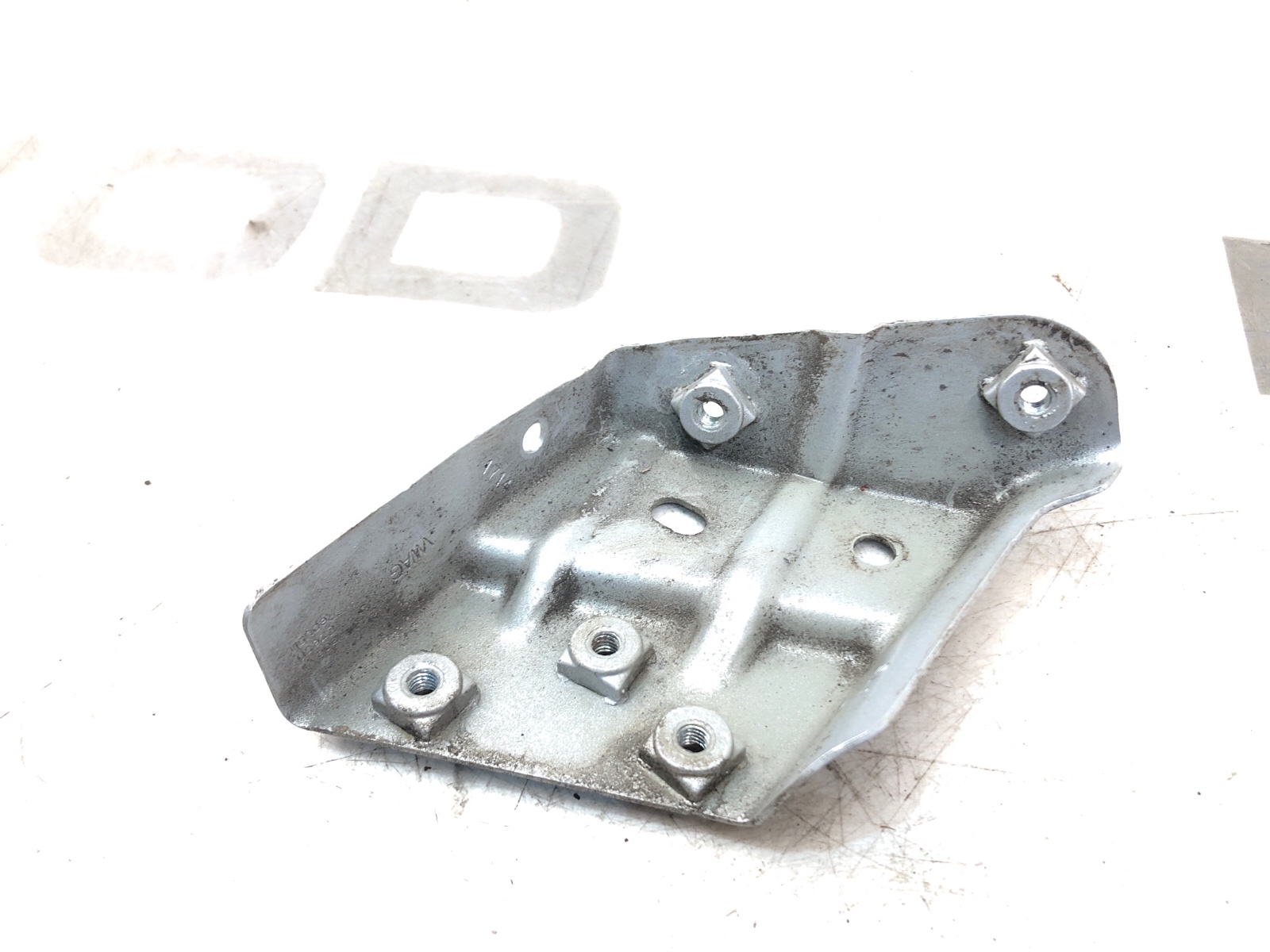 Кронштейн крыла, 1000 рублей, Москва