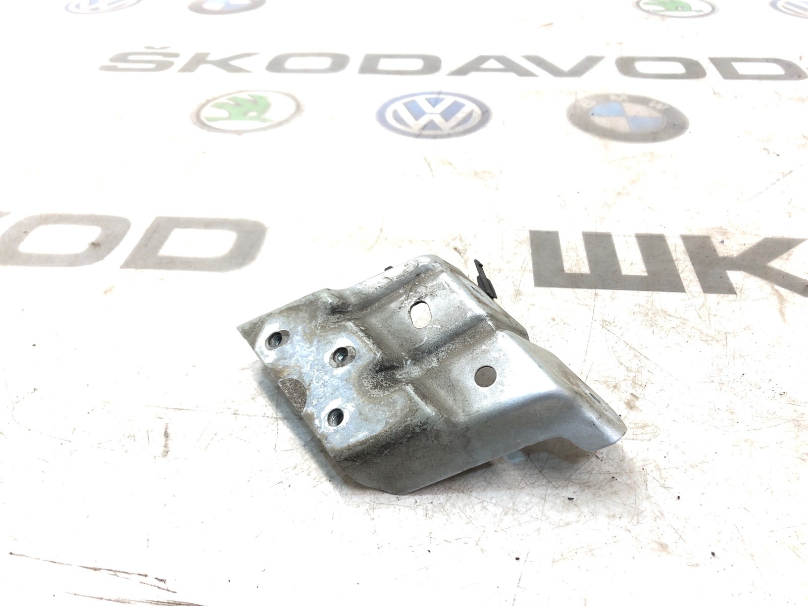 Кронштейн крыла, 1000 рублей, Москва