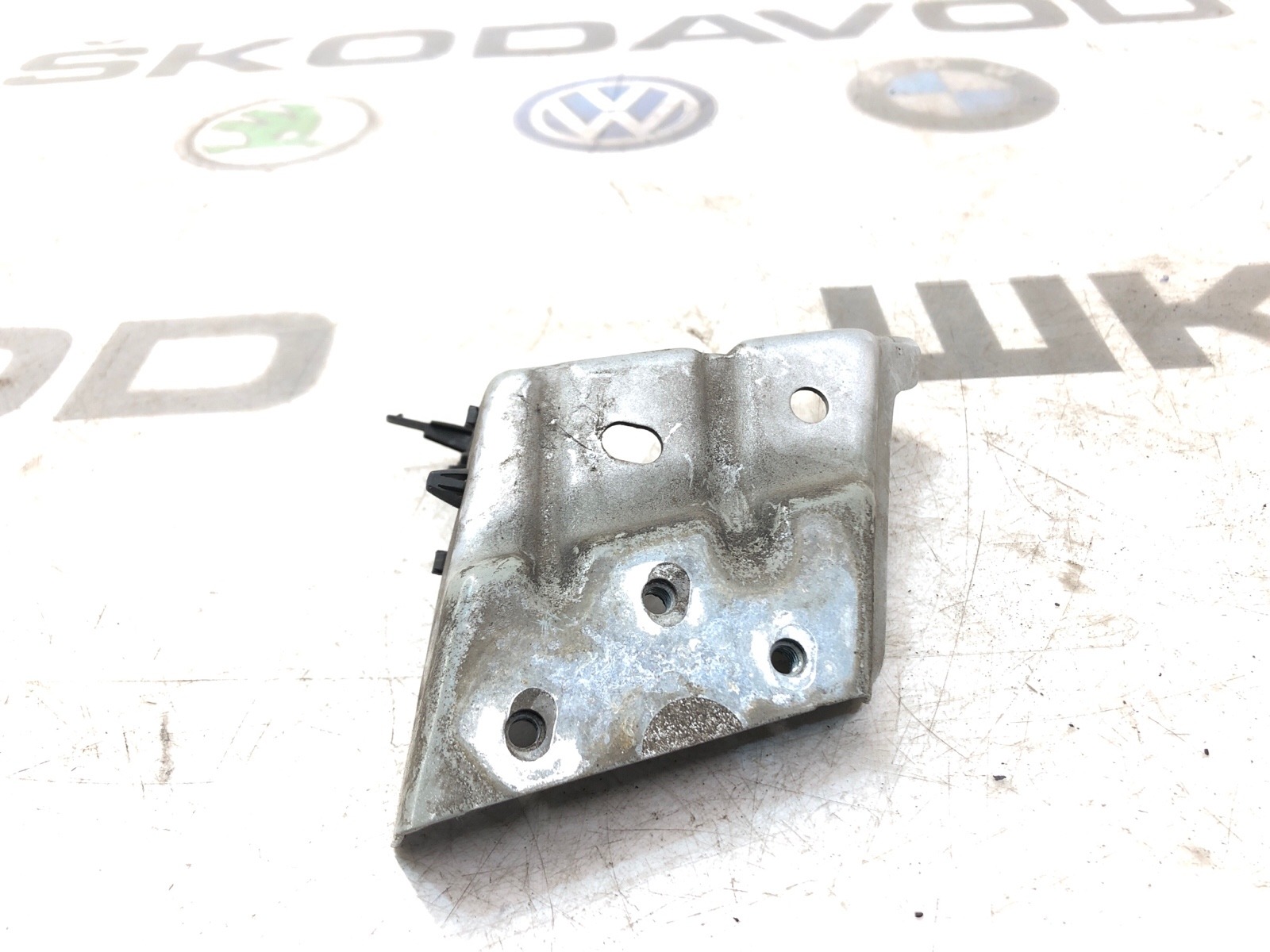 Кронштейн крыла, 1000 рублей, Москва