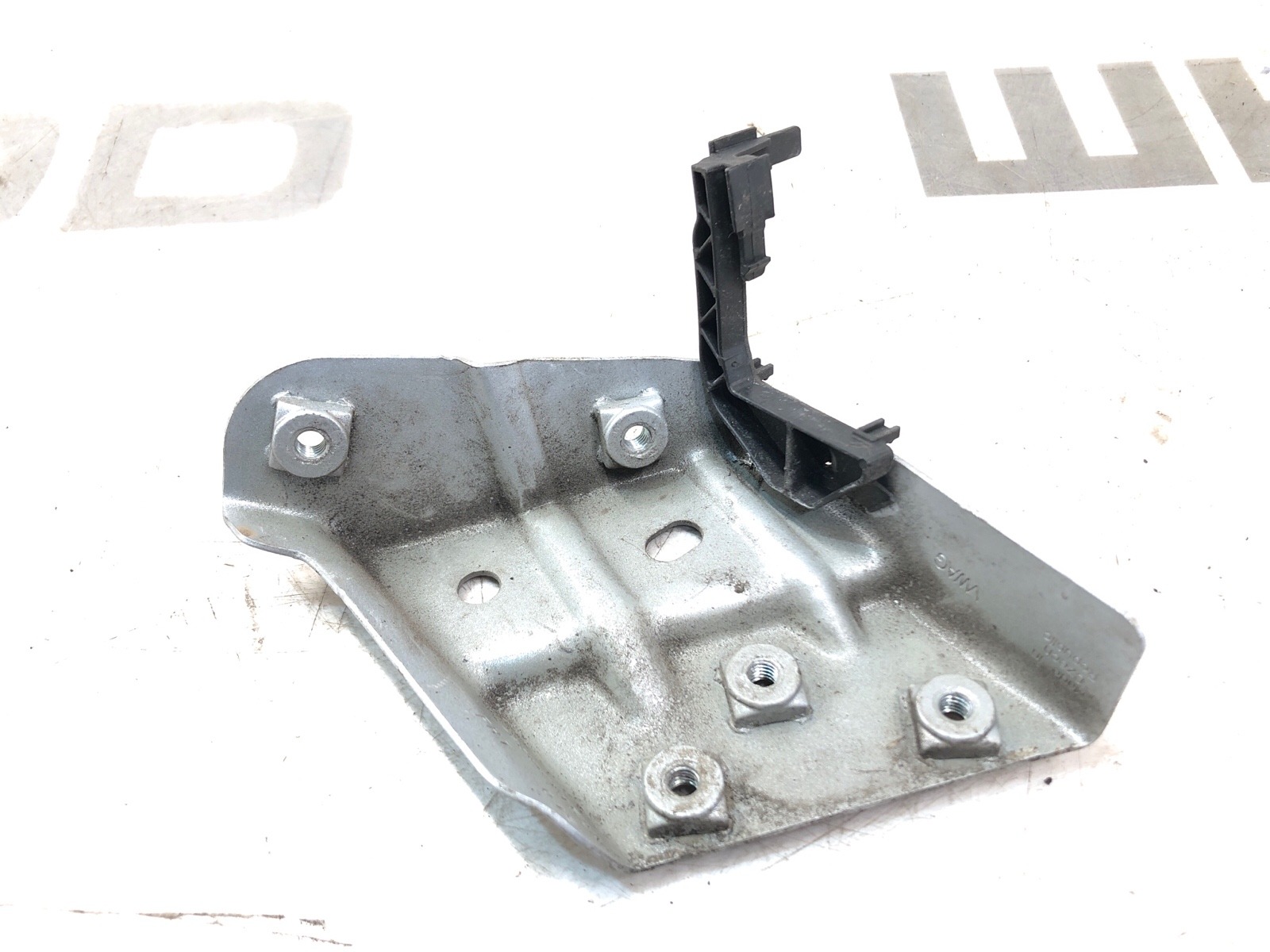 Кронштейн крыла, 1000 рублей, Москва