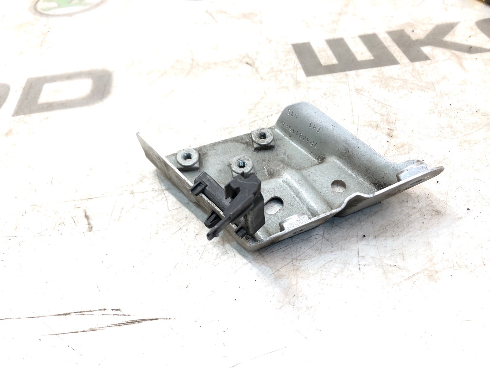 Кронштейн крыла, 1000 рублей, Москва