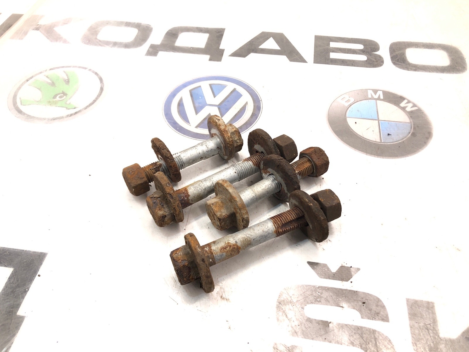 Болты развальные, 2000 рублей, Москва