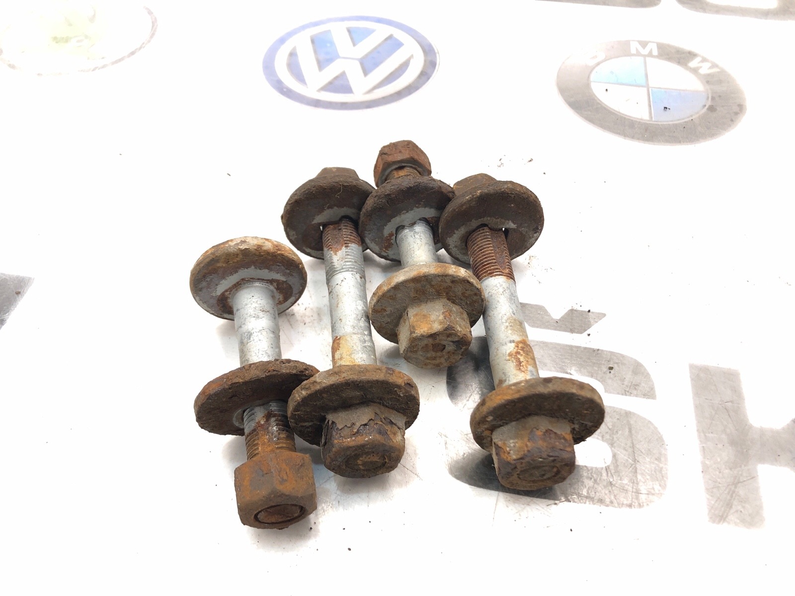 Болты развальные, 2000 рублей, Москва