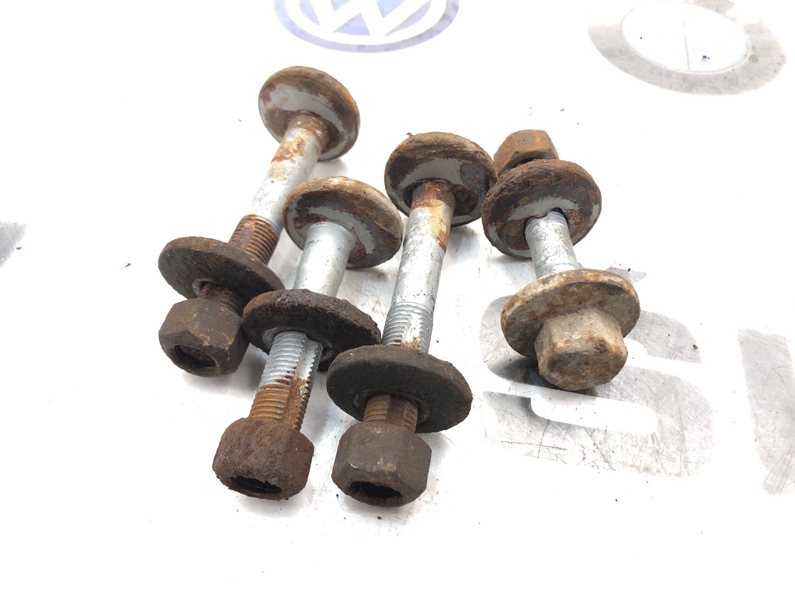 Болты развальные, 2000 рублей, Москва