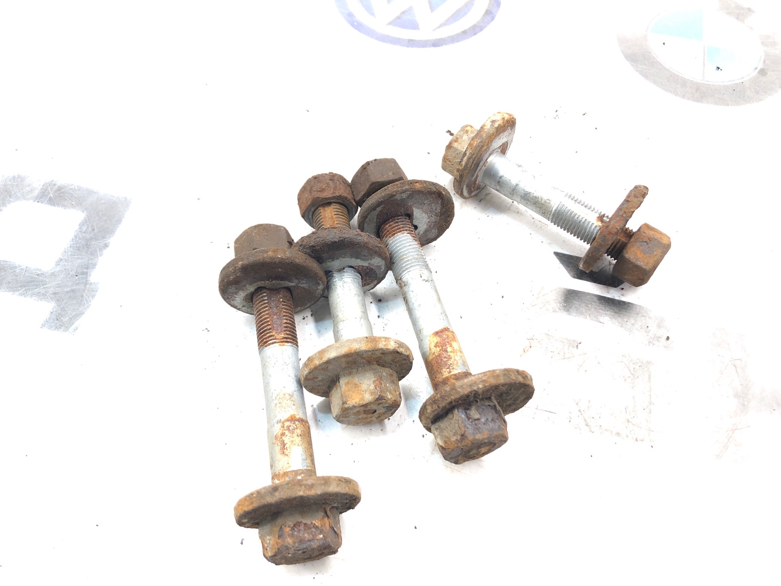 Болты развальные, 2000 рублей, Москва