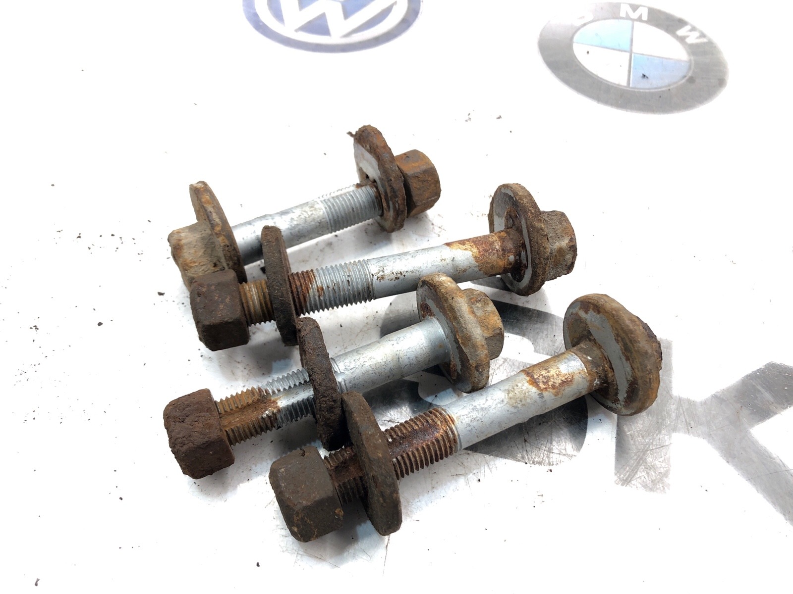 Болты развальные, 2000 рублей, Москва