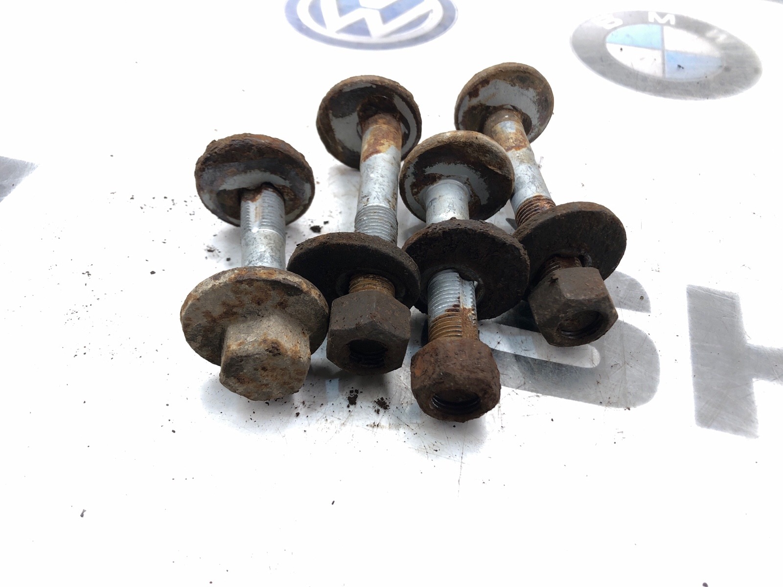 Болты развальные, 2000 рублей, Москва