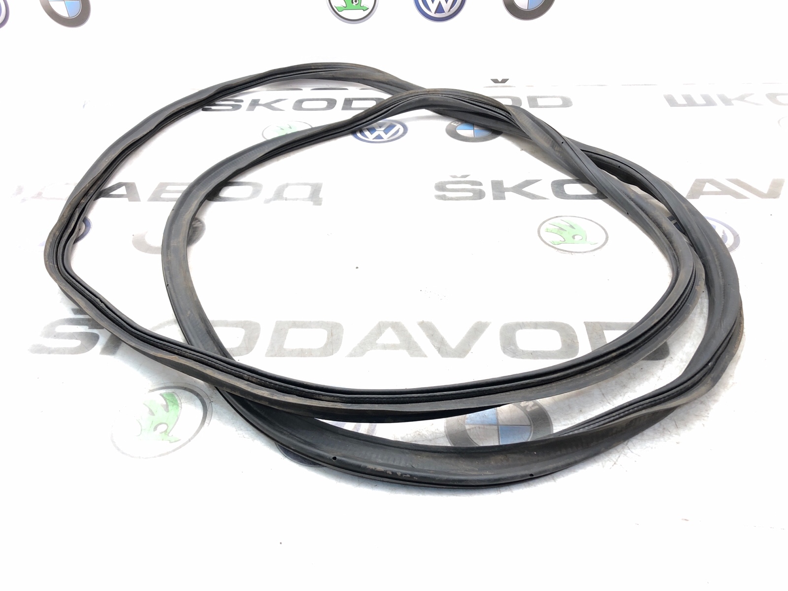 Уплотнитель проема багажника, 1500 рублей, Москва