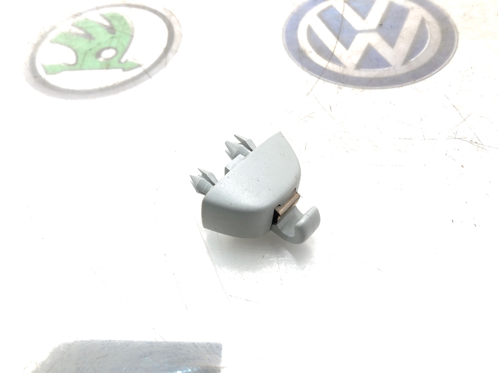 Кронштейн солнцезащитного козырька, 500 рублей, Москва