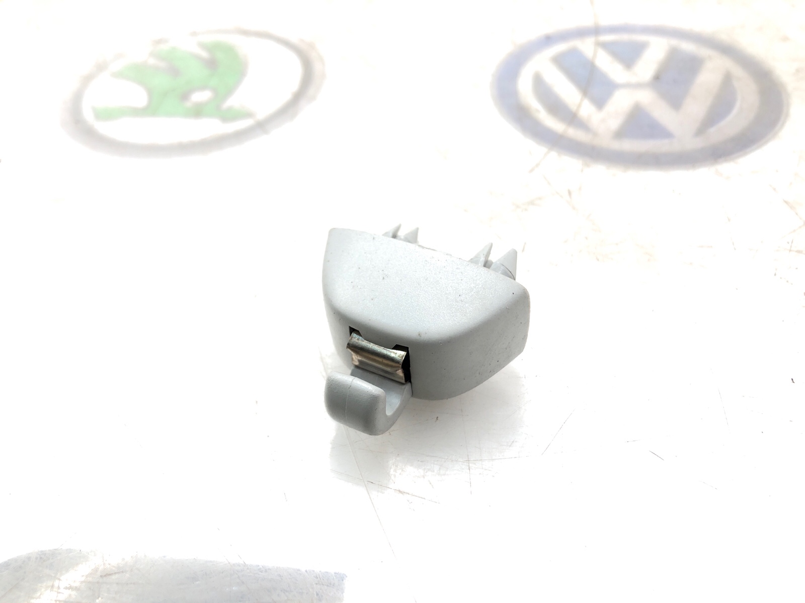 Кронштейн солнцезащитного козырька, 500 рублей, Москва