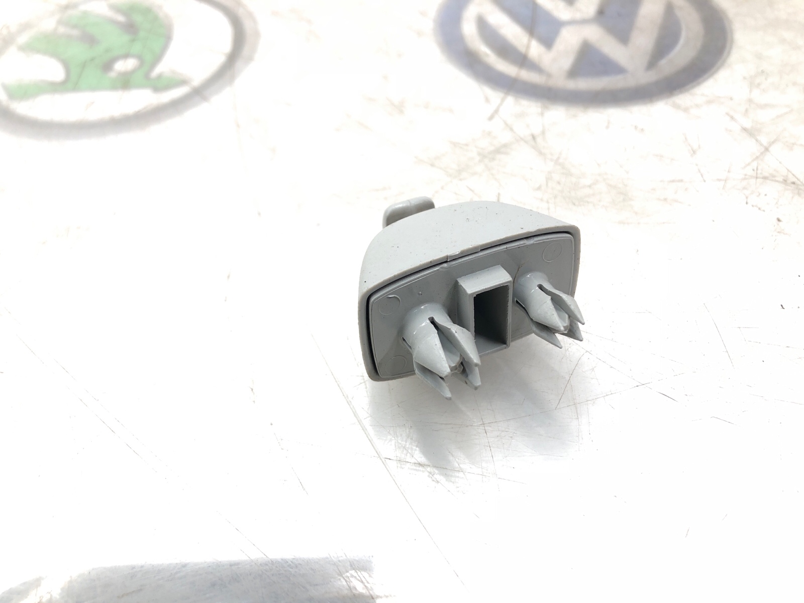 Кронштейн солнцезащитного козырька, 500 рублей, Москва