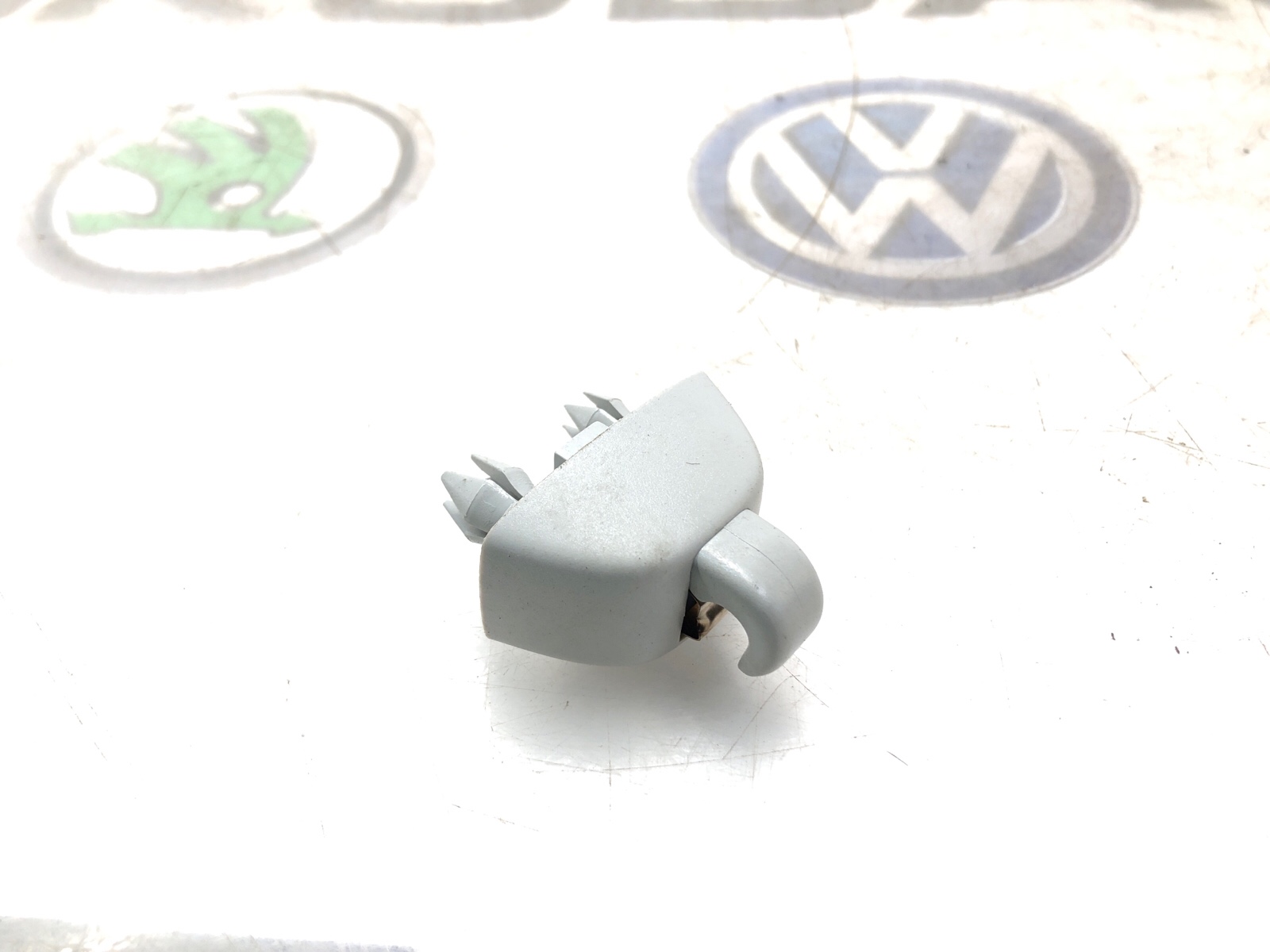 Кронштейн солнцезащитного козырька, 500 рублей, Москва