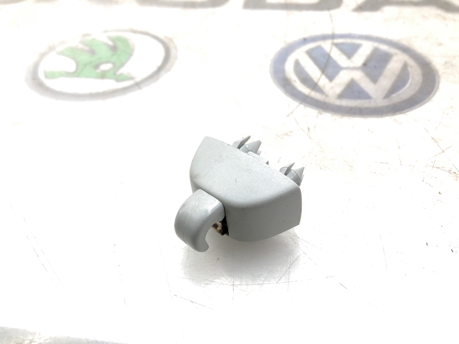 Кронштейн солнцезащитного козырька, 500 рублей, Москва