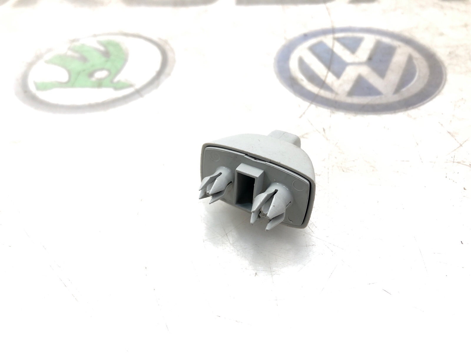 Кронштейн солнцезащитного козырька, 500 рублей, Москва