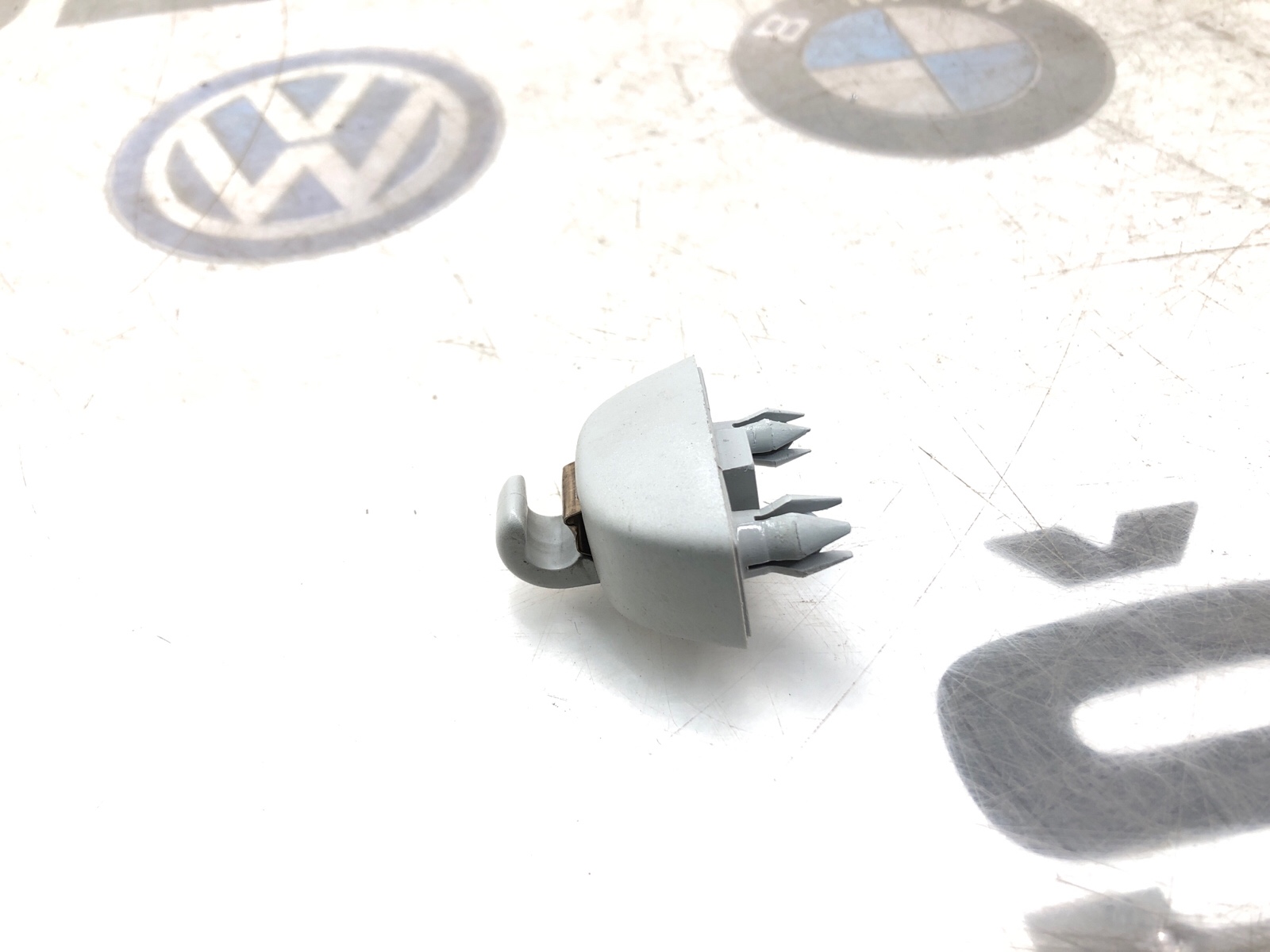 Кронштейн солнцезащитного козырька, 500 рублей, Москва