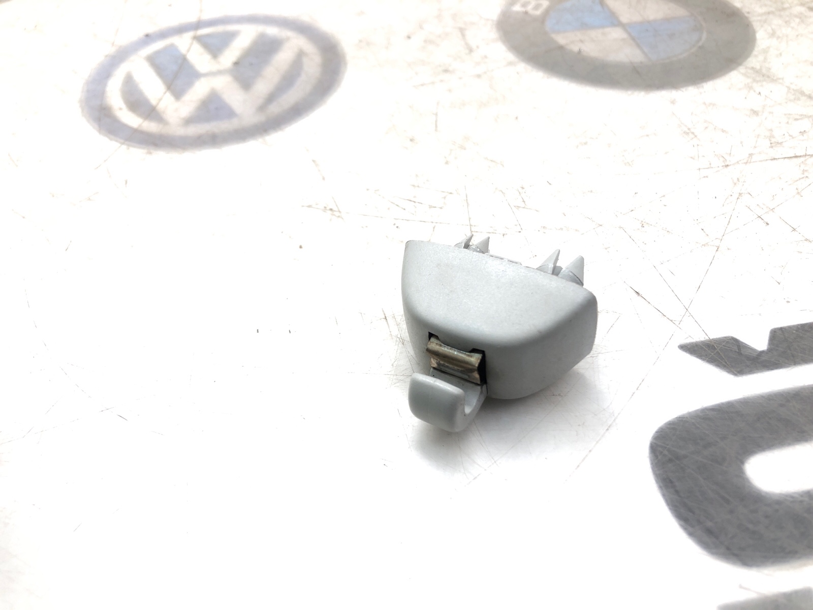 Кронштейн солнцезащитного козырька, 500 рублей, Москва