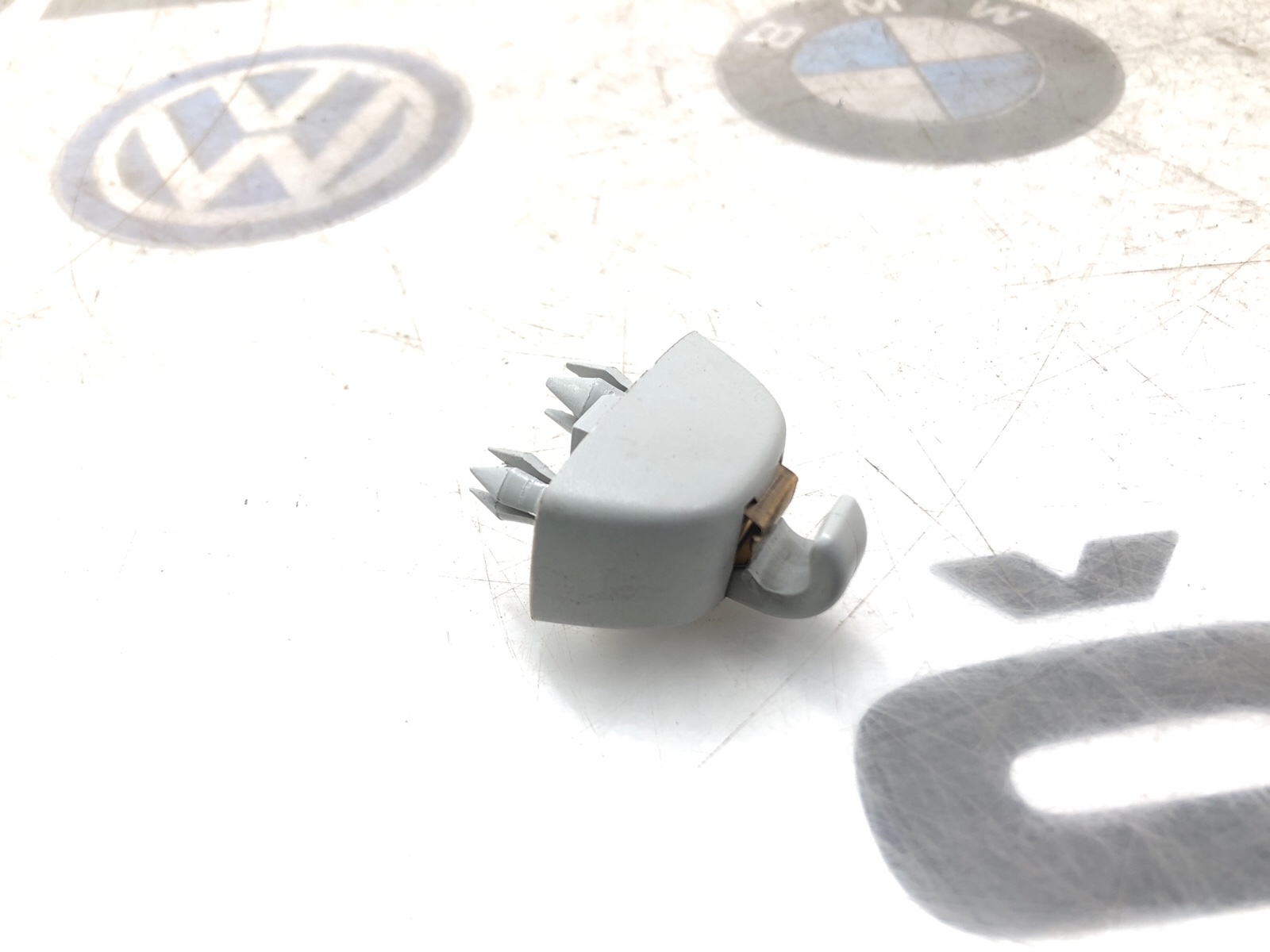 Кронштейн солнцезащитного козырька, 500 рублей, Москва