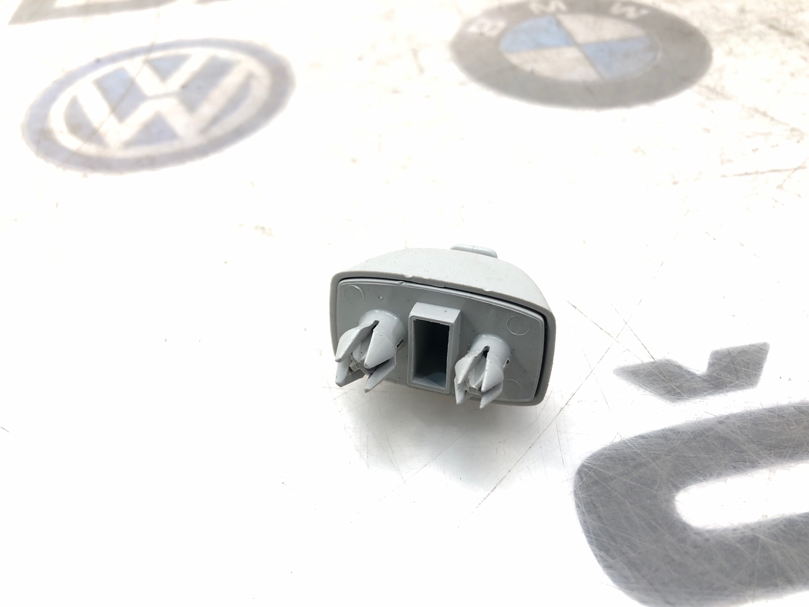 Кронштейн солнцезащитного козырька, 500 рублей, Москва