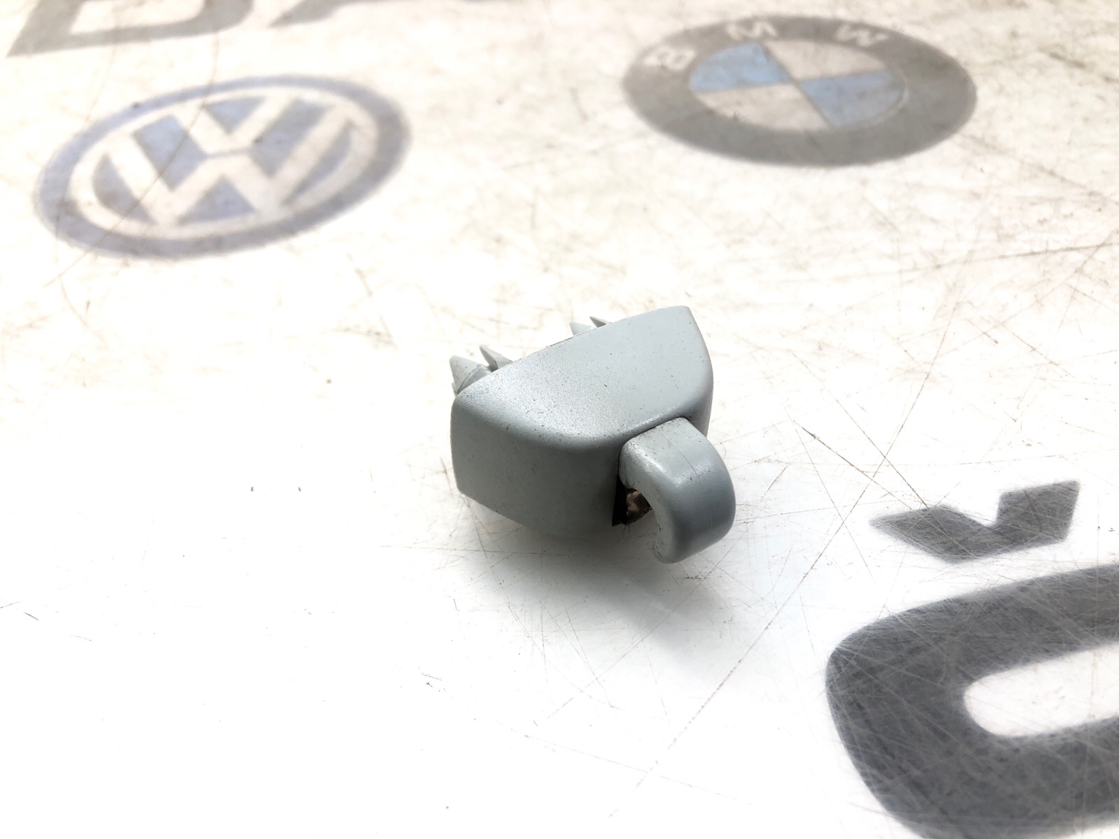 Кронштейн солнцезащитного козырька, 500 рублей, Москва