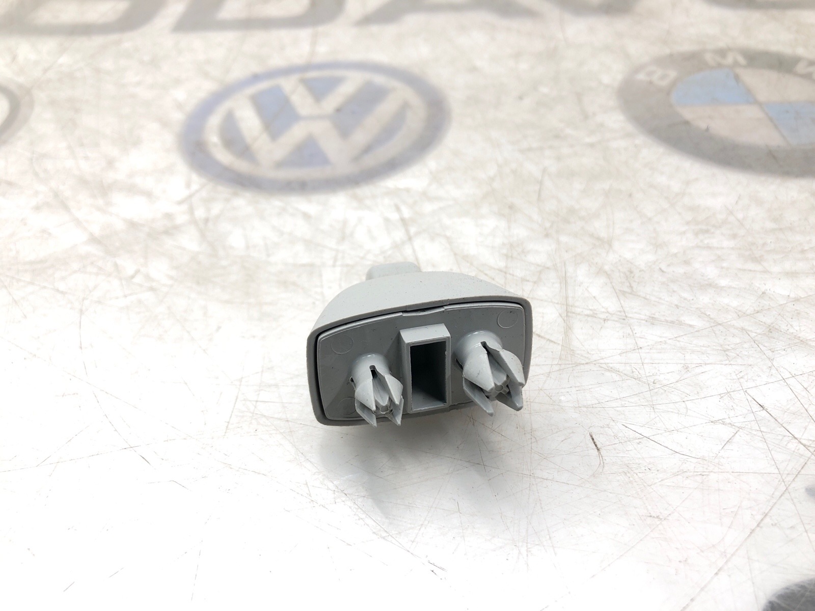 Кронштейн солнцезащитного козырька, 500 рублей, Москва