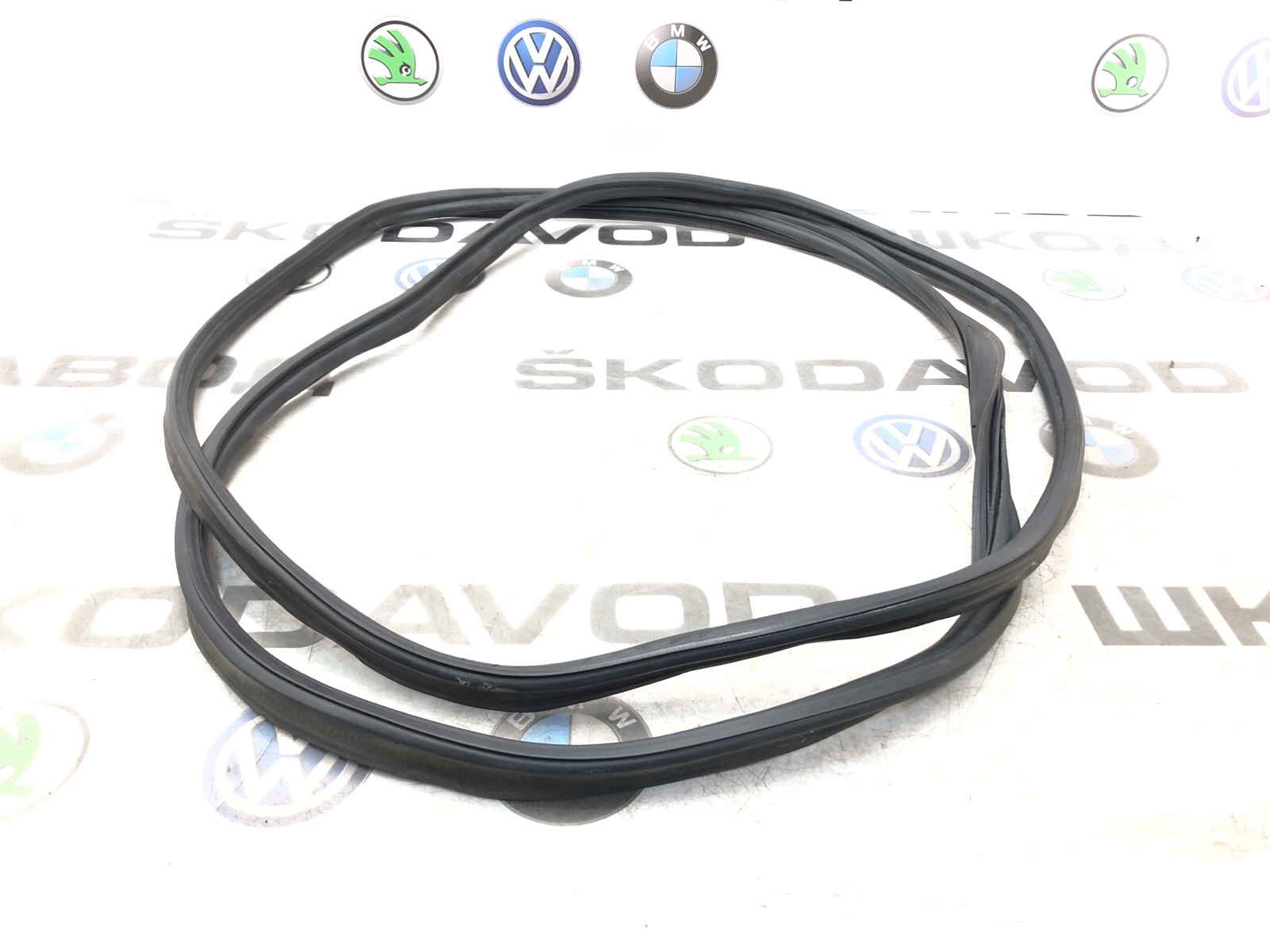 Уплотнитель проема багажника, 2000 рублей, Москва