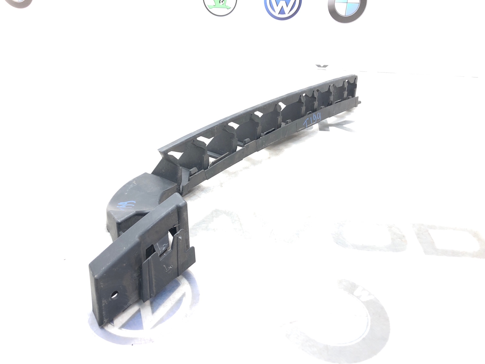 Направляющая бампера, 1000 рублей, Москва