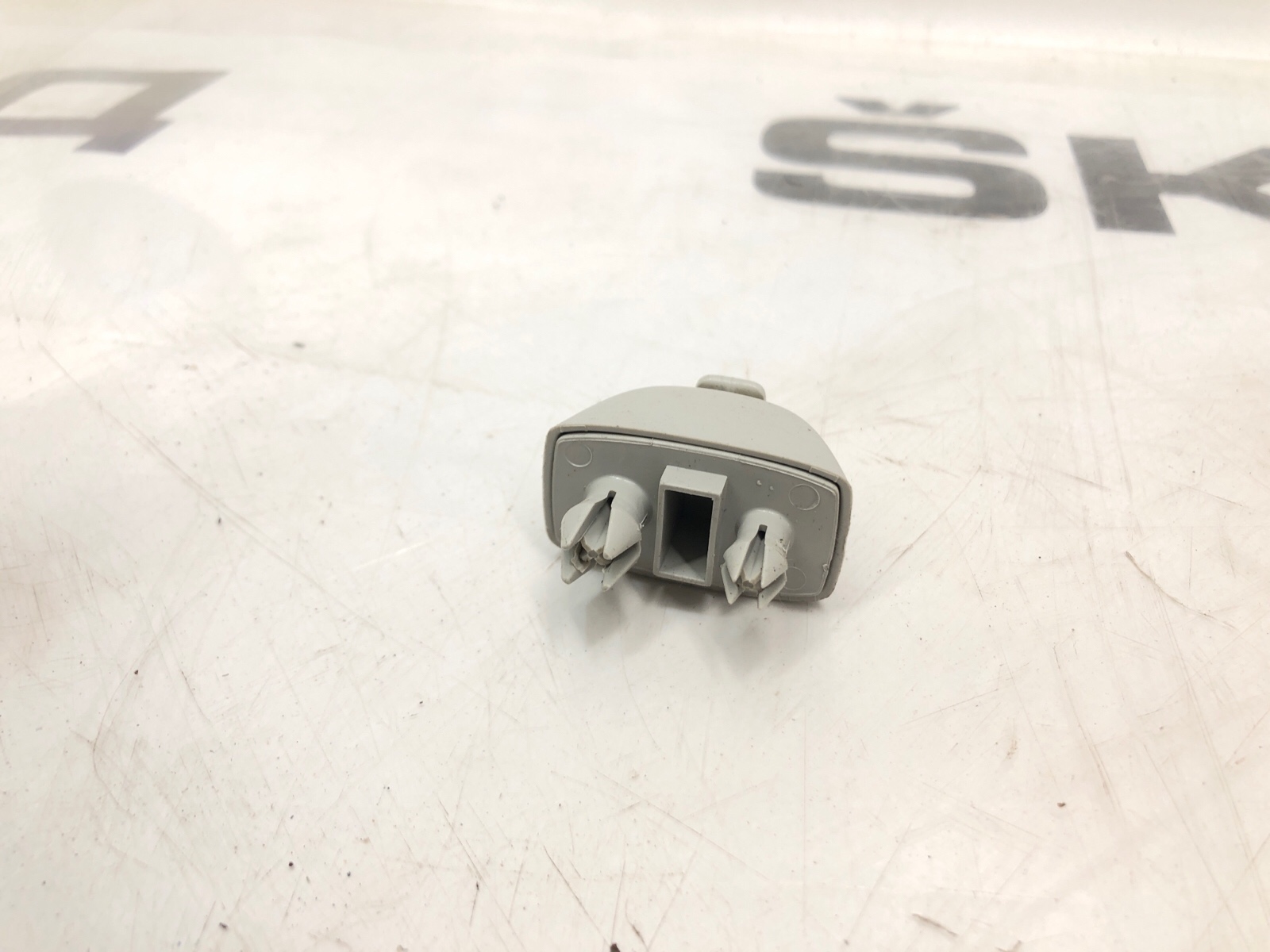 Кронштейн солнцезащитного козырька, 500 рублей, Москва