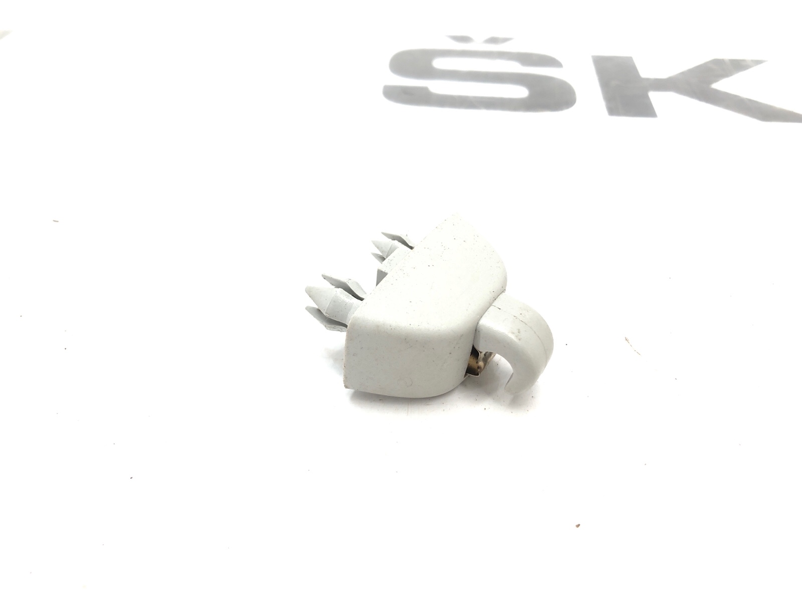 Кронштейн солнцезащитного козырька, 500 рублей, Москва