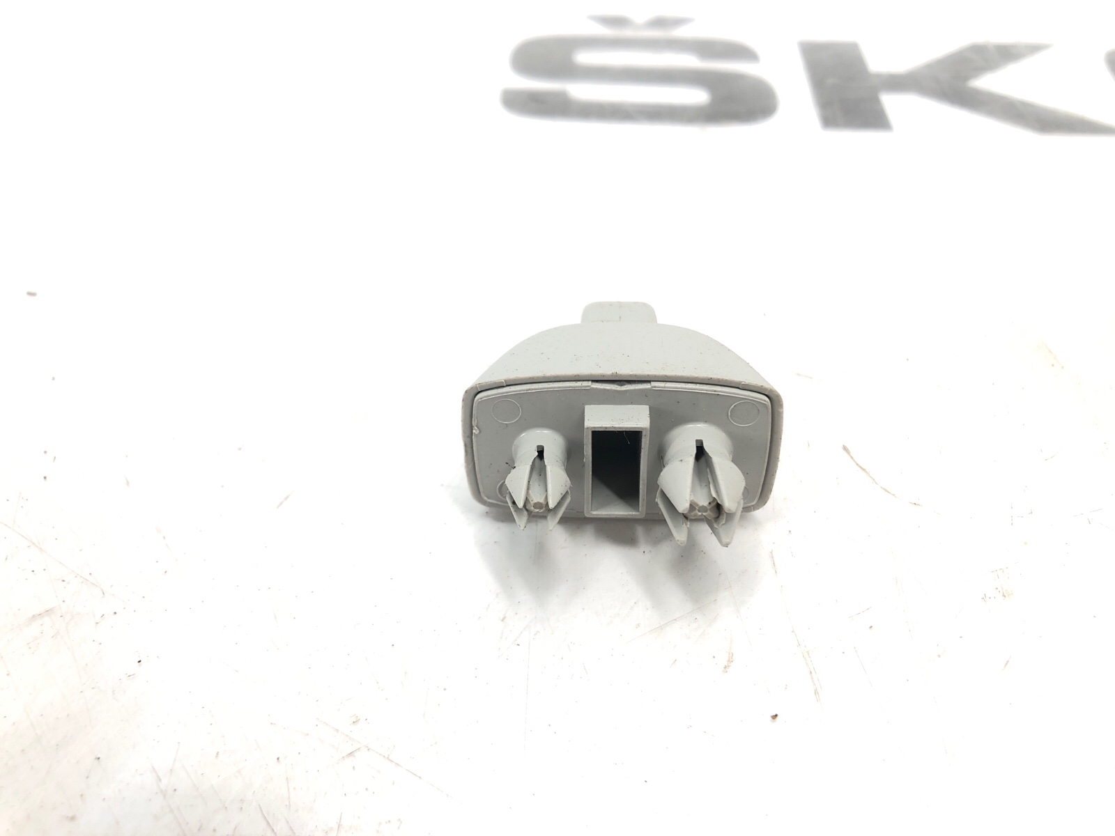 Кронштейн солнцезащитного козырька, 500 рублей, Москва