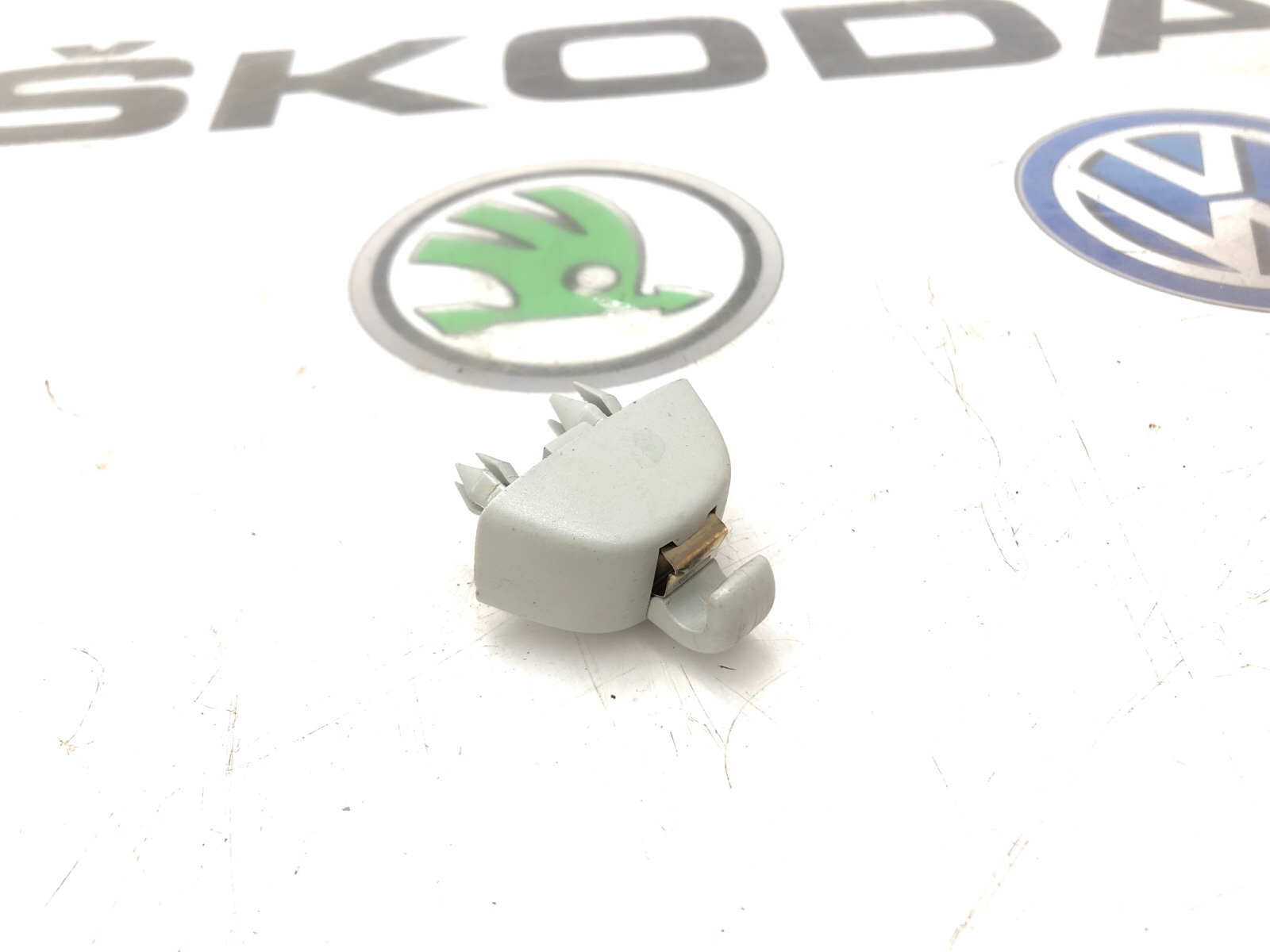 Кронштейн солнцезащитного козырька, 500 рублей, Москва