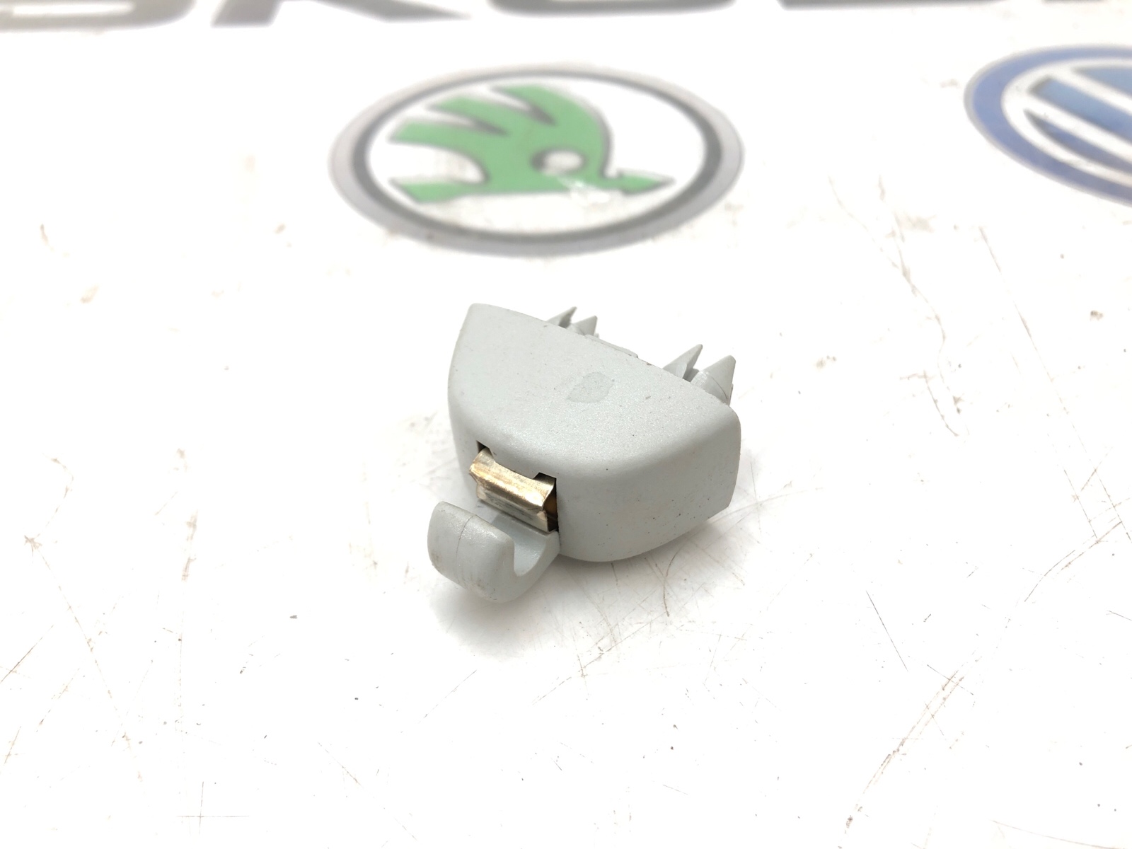 Кронштейн солнцезащитного козырька, 500 рублей, Москва