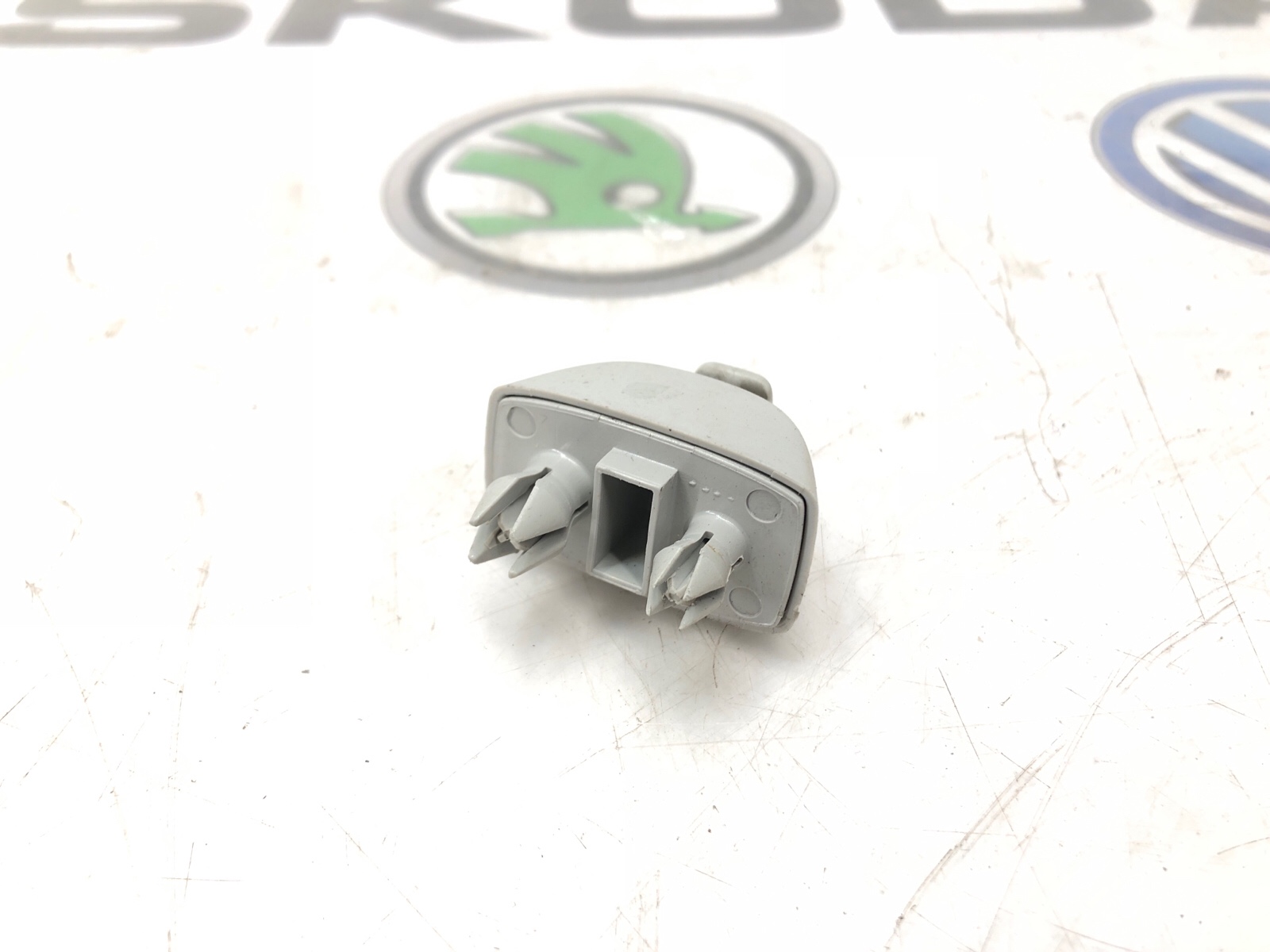 Кронштейн солнцезащитного козырька, 500 рублей, Москва