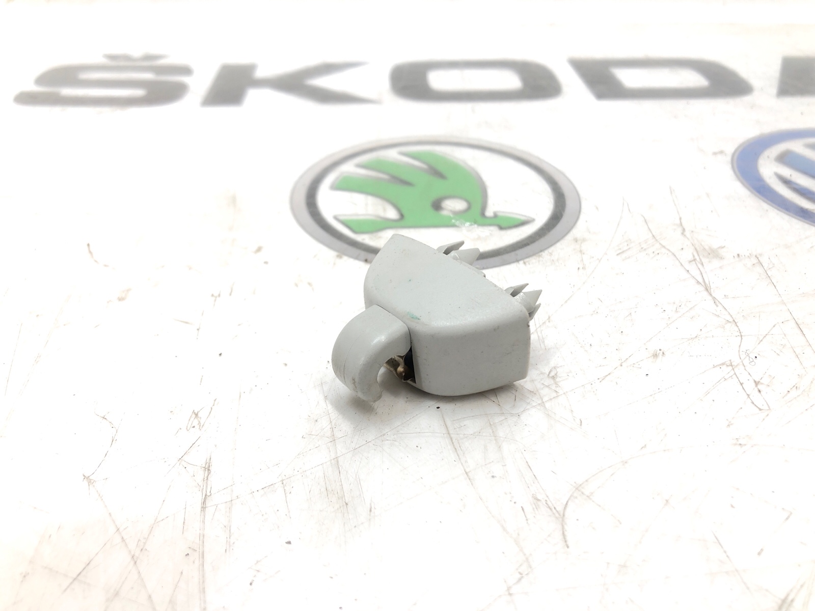 Кронштейн солнцезащитного козырька, 500 рублей, Москва