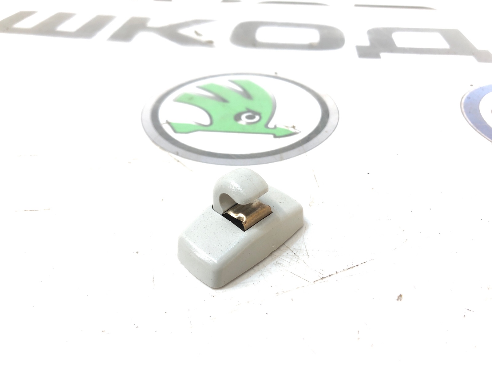 Кронштейн солнцезащитного козырька, 800 рублей, Москва