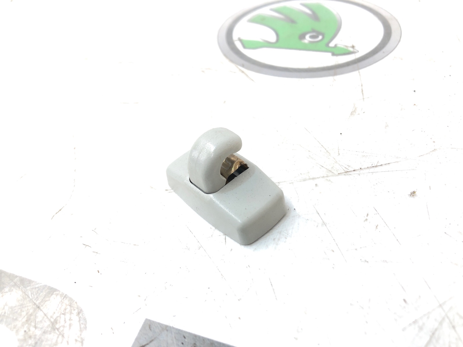 Кронштейн солнцезащитного козырька, 800 рублей, Москва