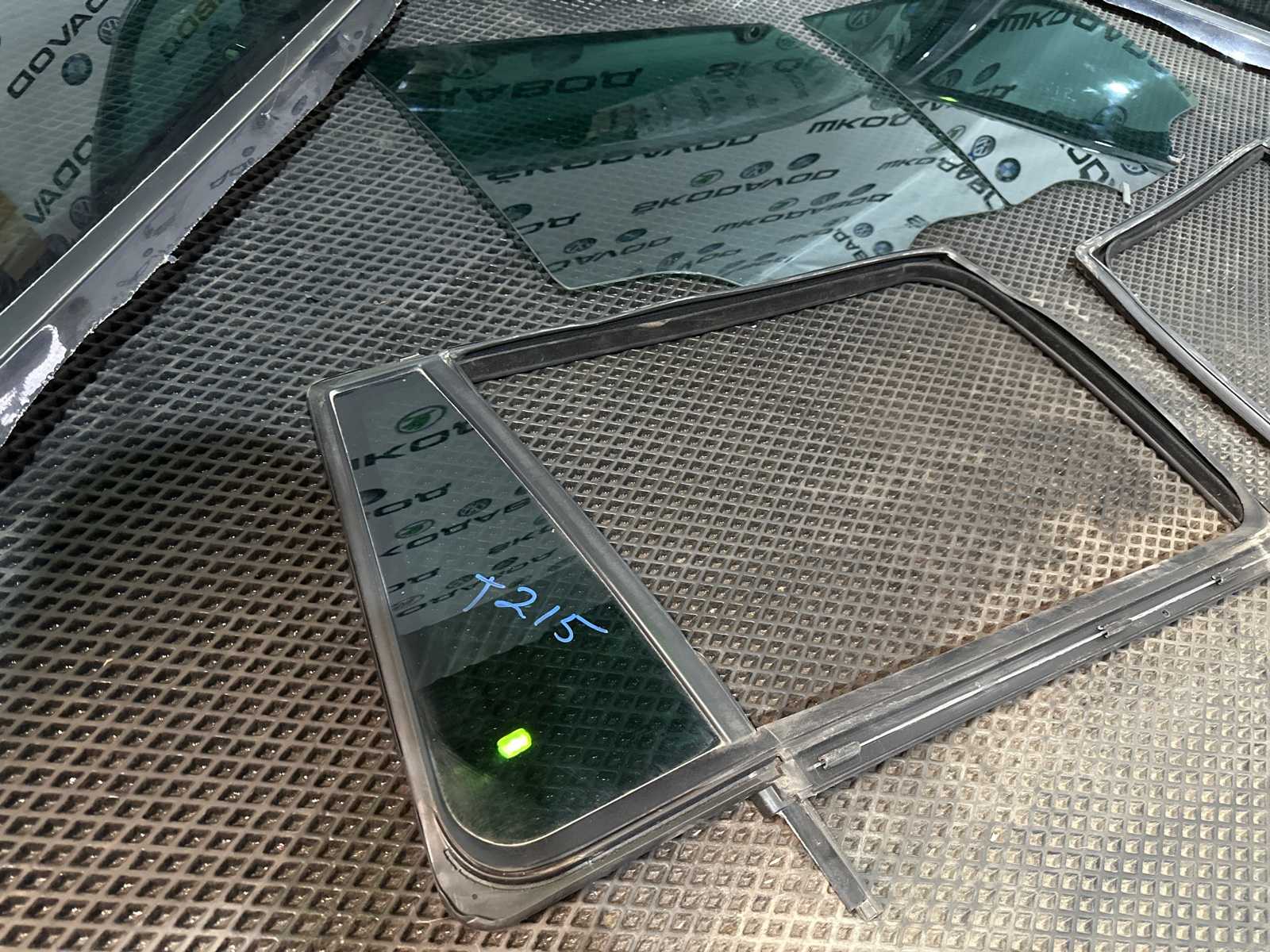 Комплект стекла, 25000 рублей, Москва