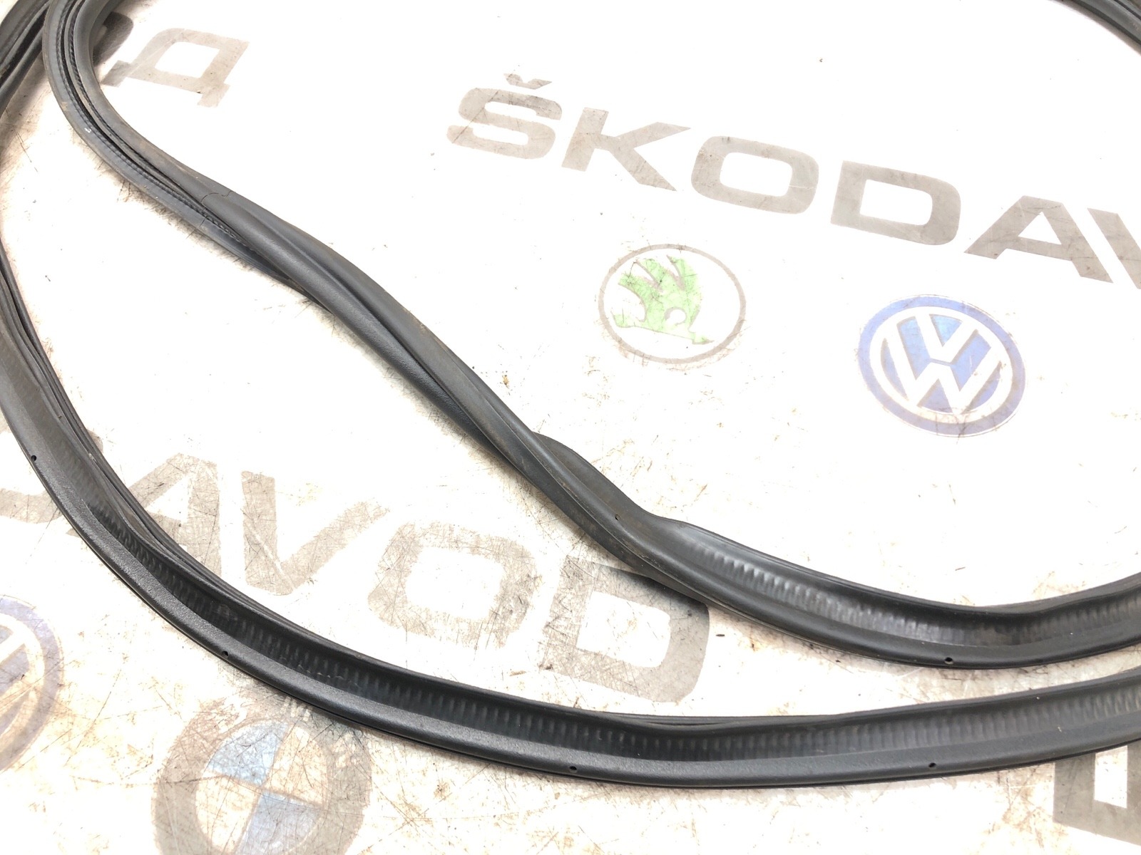 Уплотнитель проема багажника, 1500 рублей, Москва