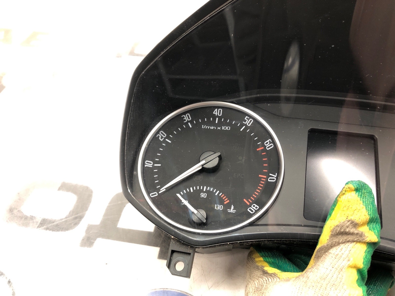 Стекло приборной панели, 2000 рублей, Москва