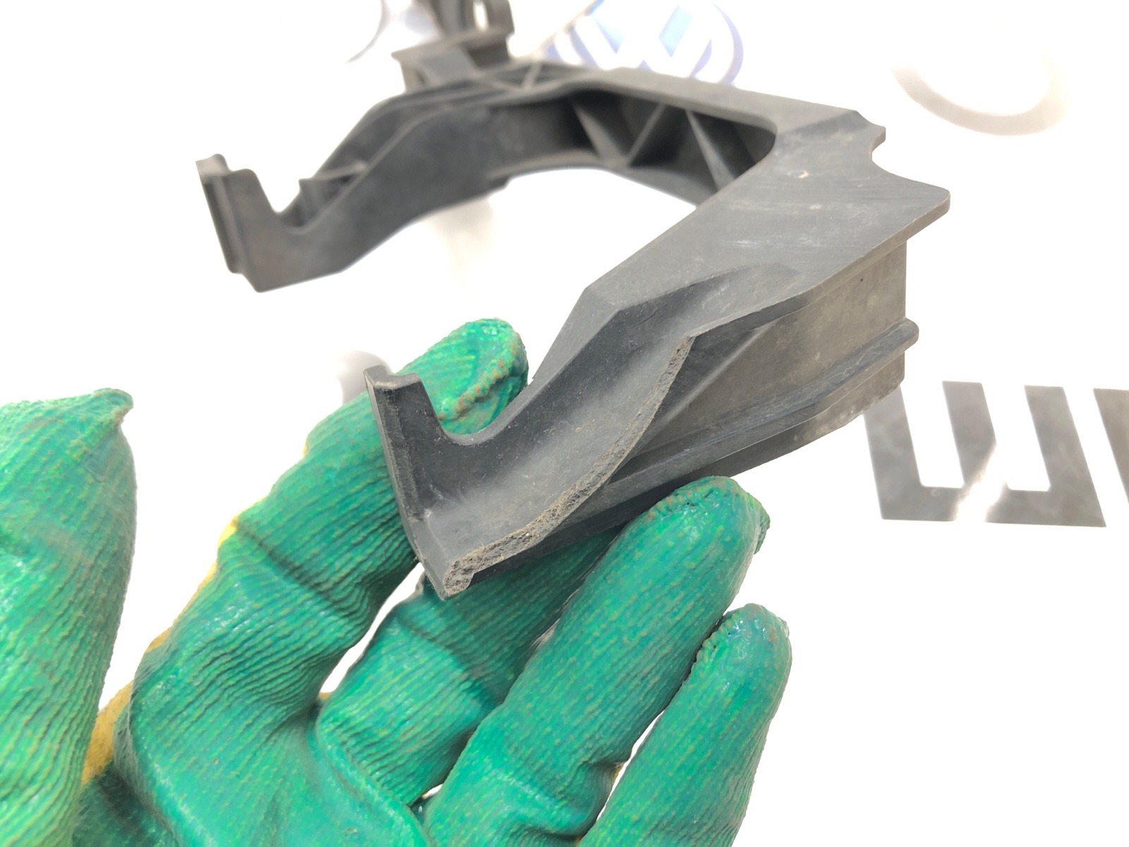 Кронштейн передней панели, 2000 рублей, Москва