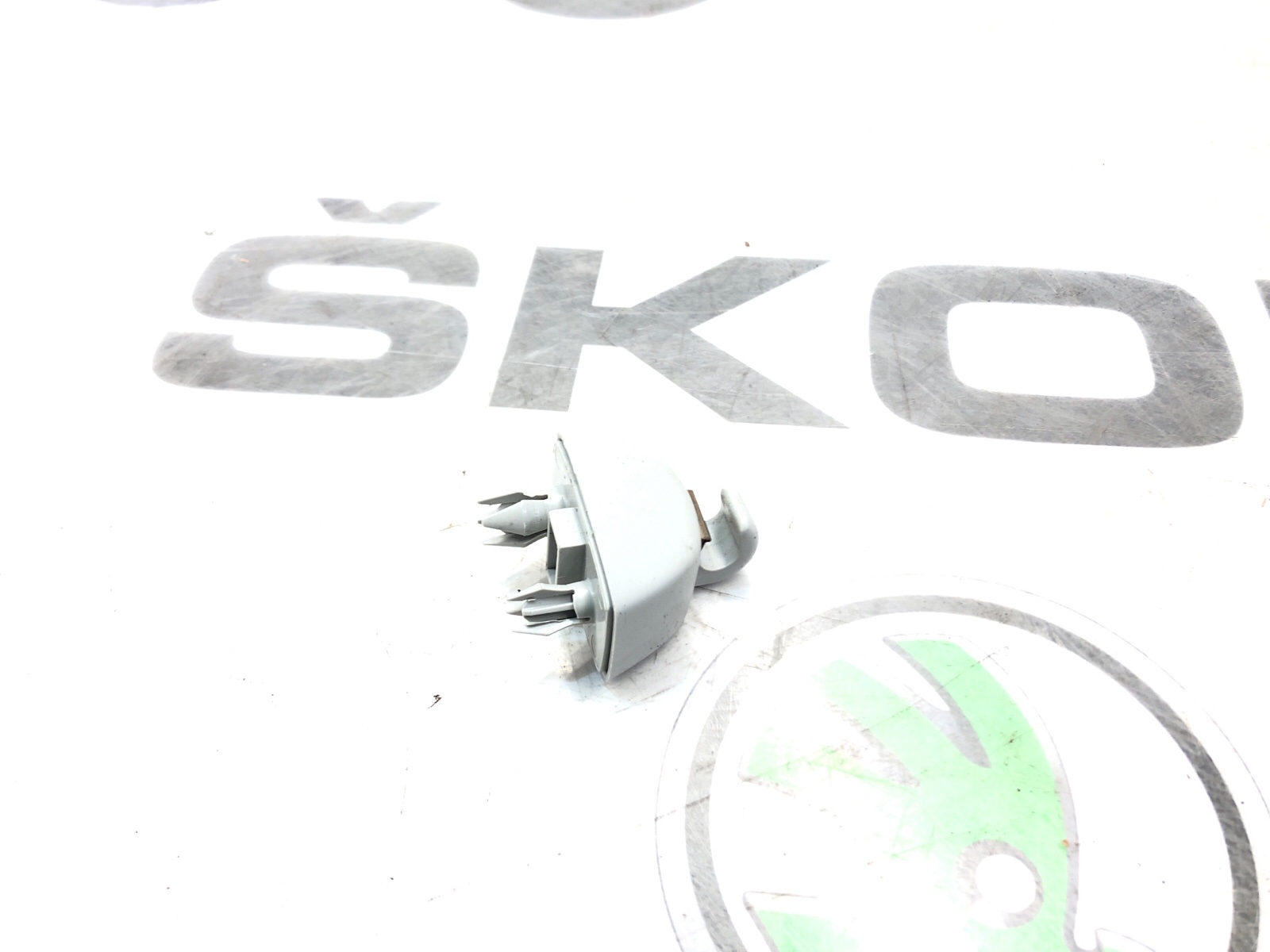 Кронштейн солнцезащитного козырька, 500 рублей, Москва