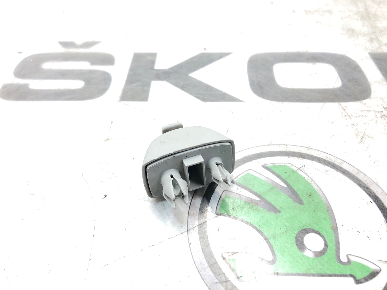 Кронштейн солнцезащитного козырька, 500 рублей, Москва