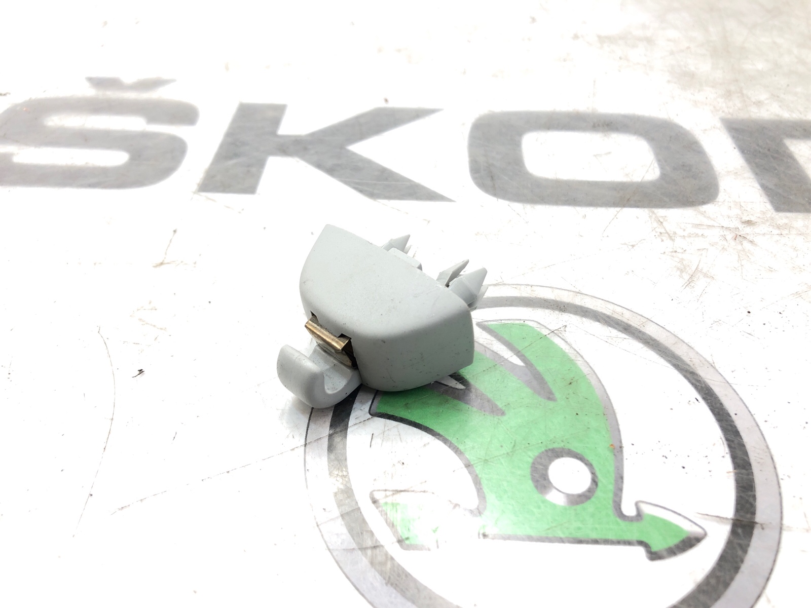 Кронштейн солнцезащитного козырька, 500 рублей, Москва