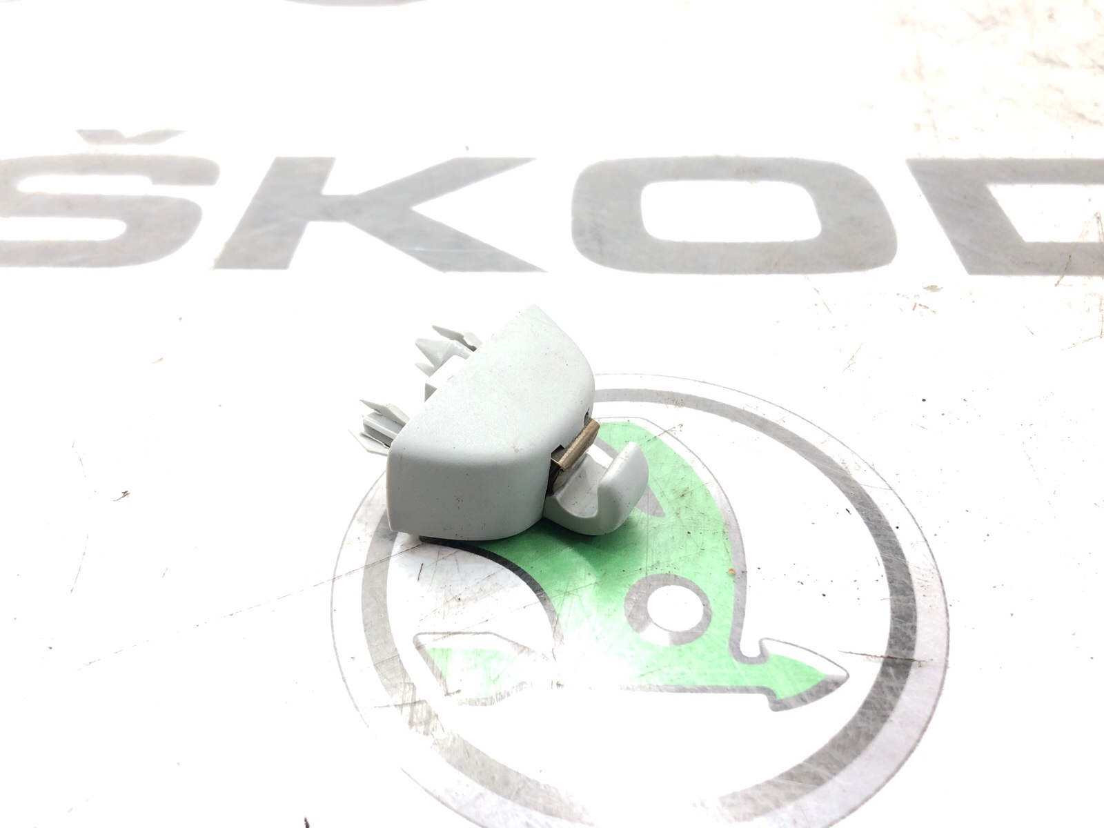 Кронштейн солнцезащитного козырька, 500 рублей, Москва