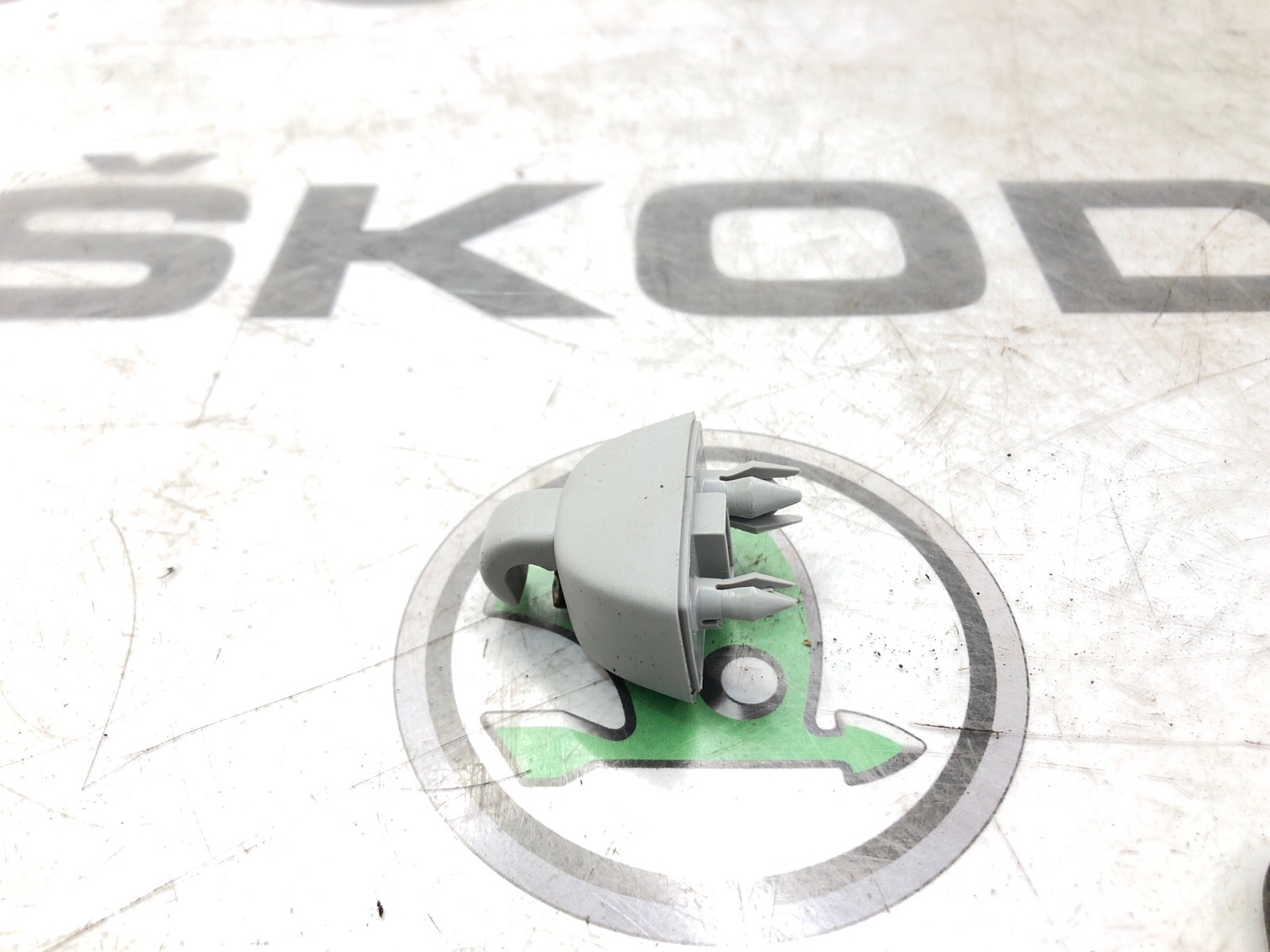 Кронштейн солнцезащитного козырька, 500 рублей, Москва