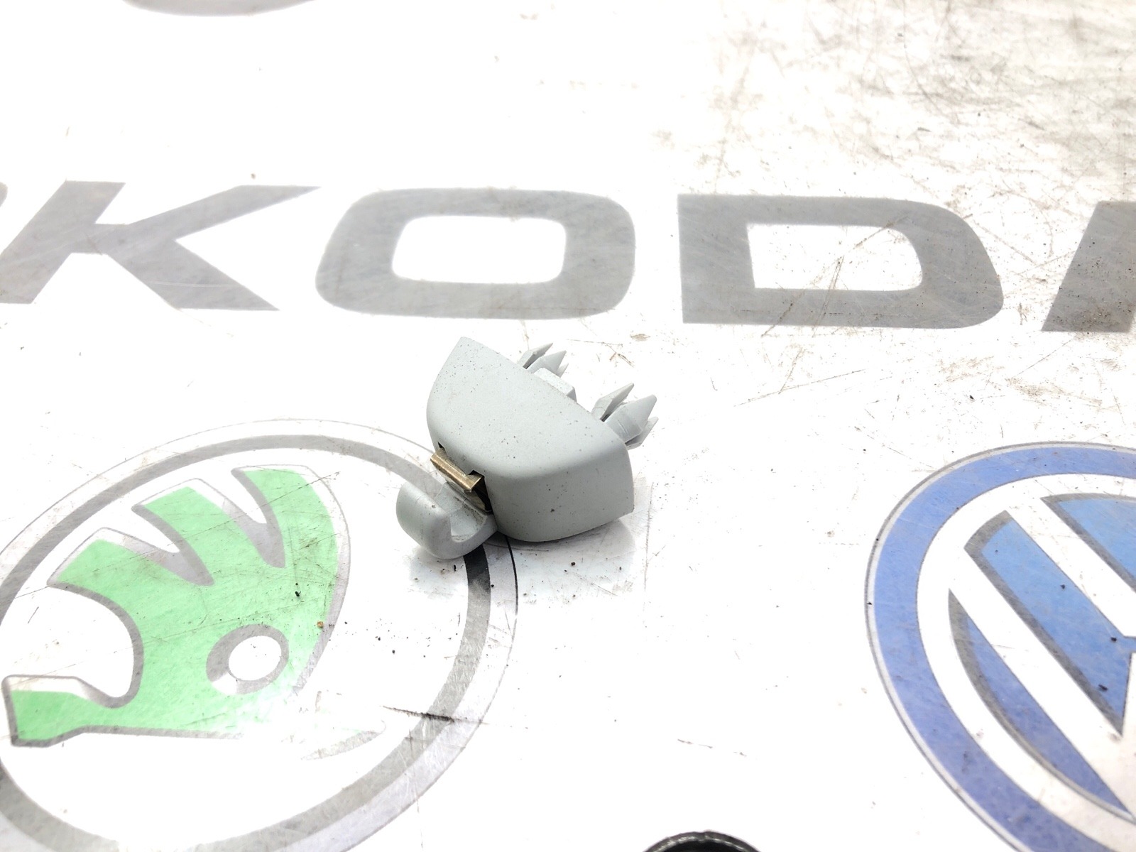 Кронштейн солнцезащитного козырька, 500 рублей, Москва