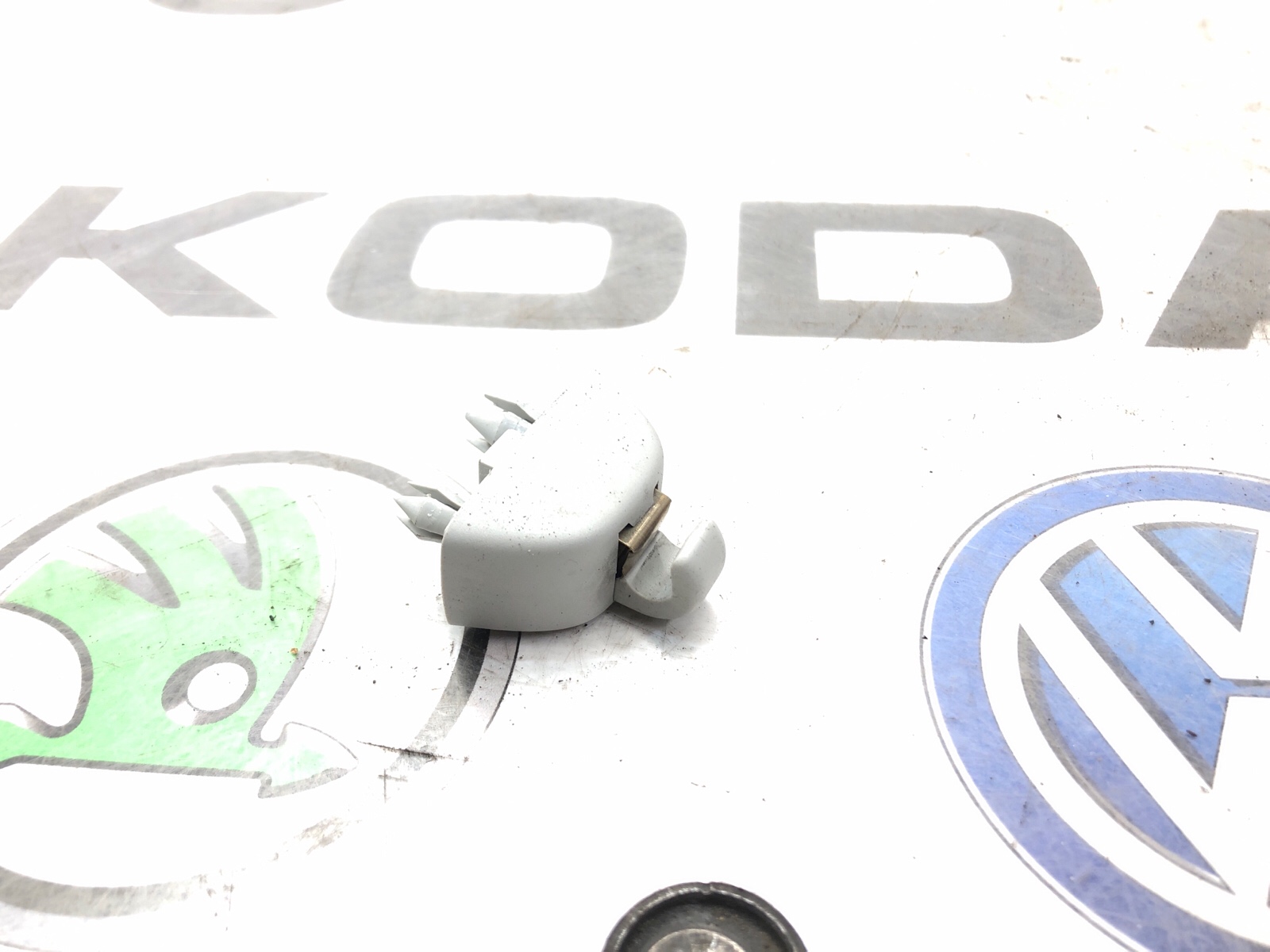 Кронштейн солнцезащитного козырька, 500 рублей, Москва